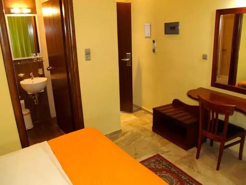 Decorative detail, Bed in Hotel Filoxenia Decorative detail, Bed in Hotel Filoxenia