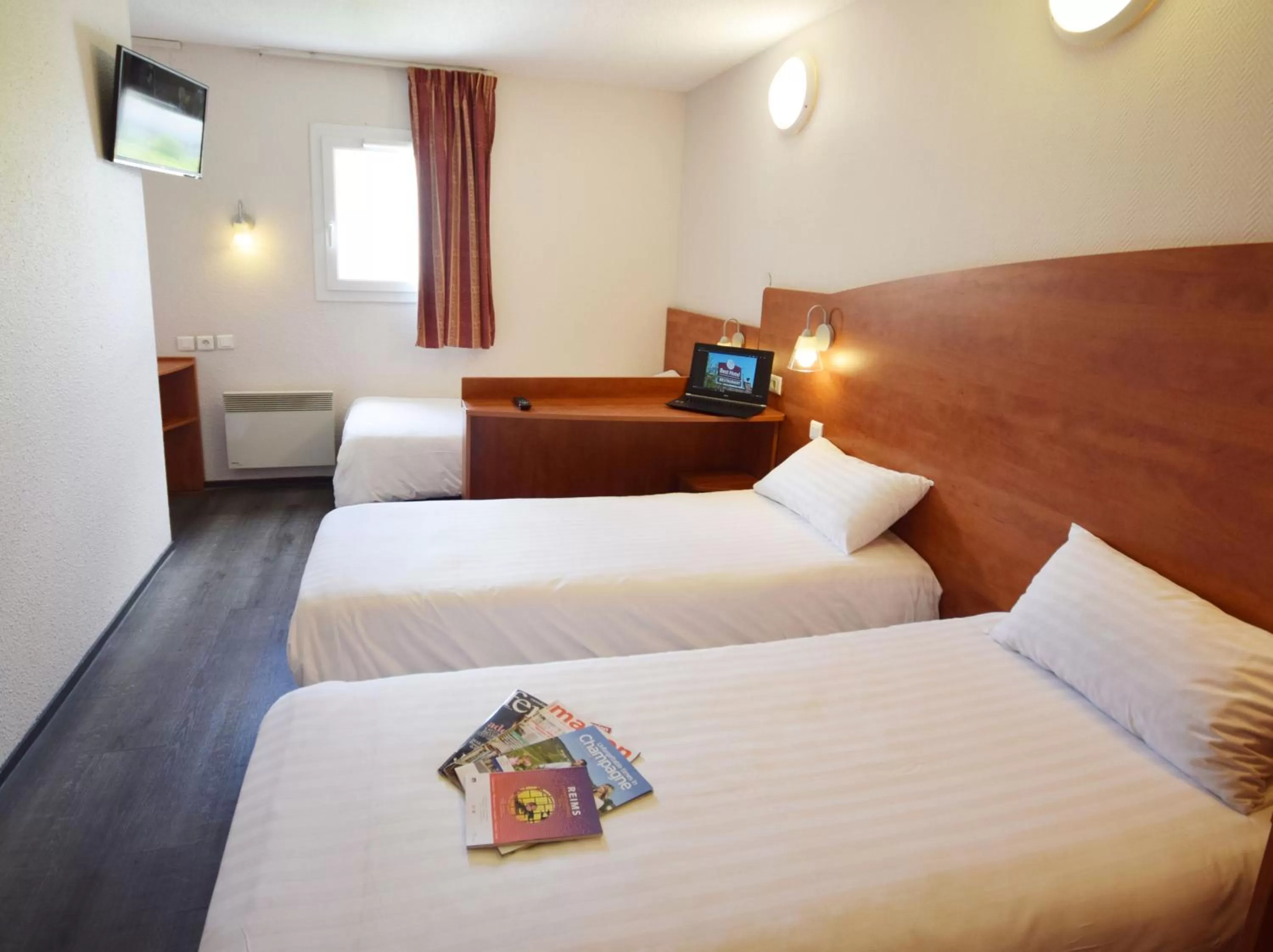 Bedroom, Bed in Brit Hotel Reims La Pompelle