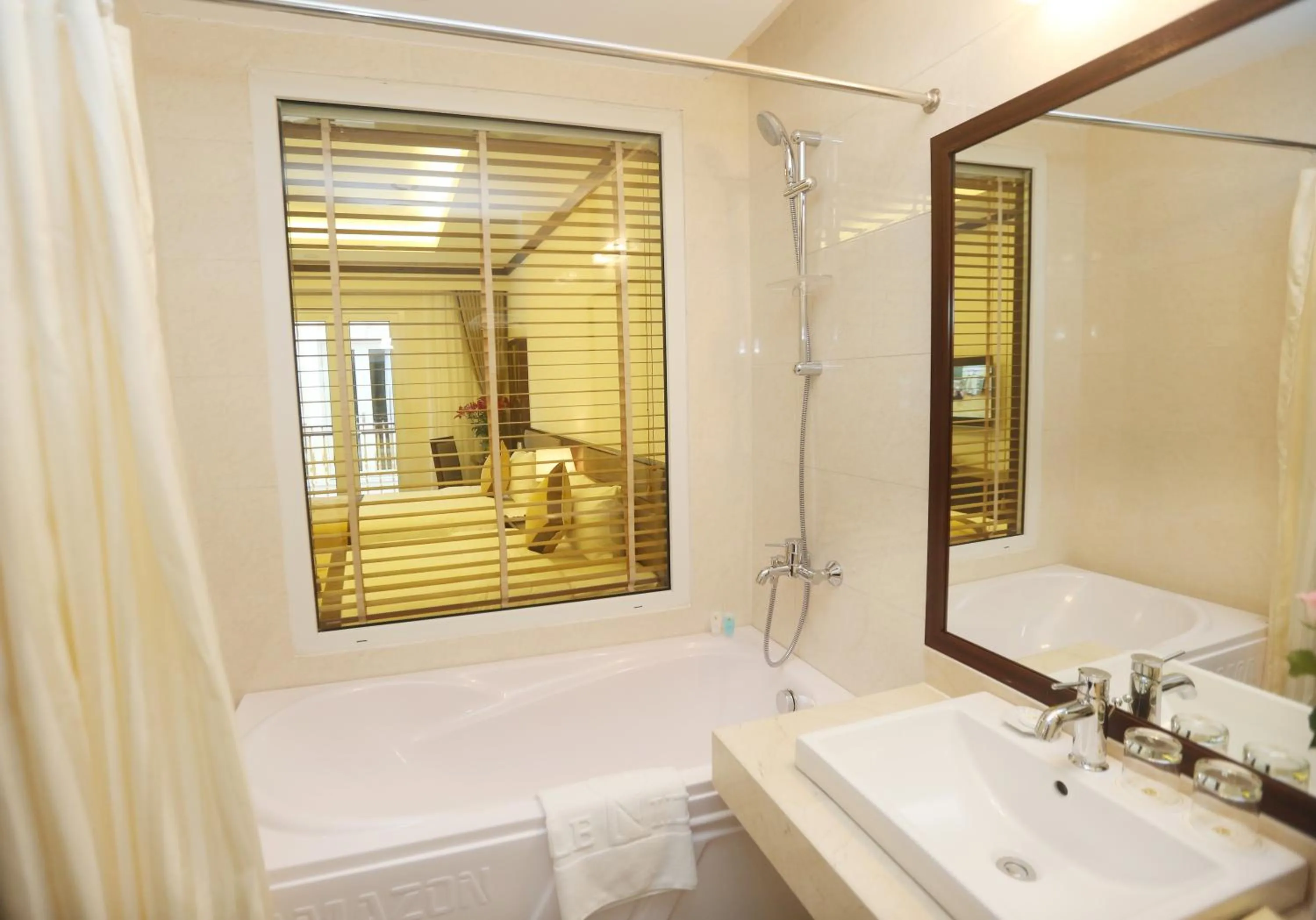 Executive Twin Room with Internal View in Lenid Hotel Tho Nhuom