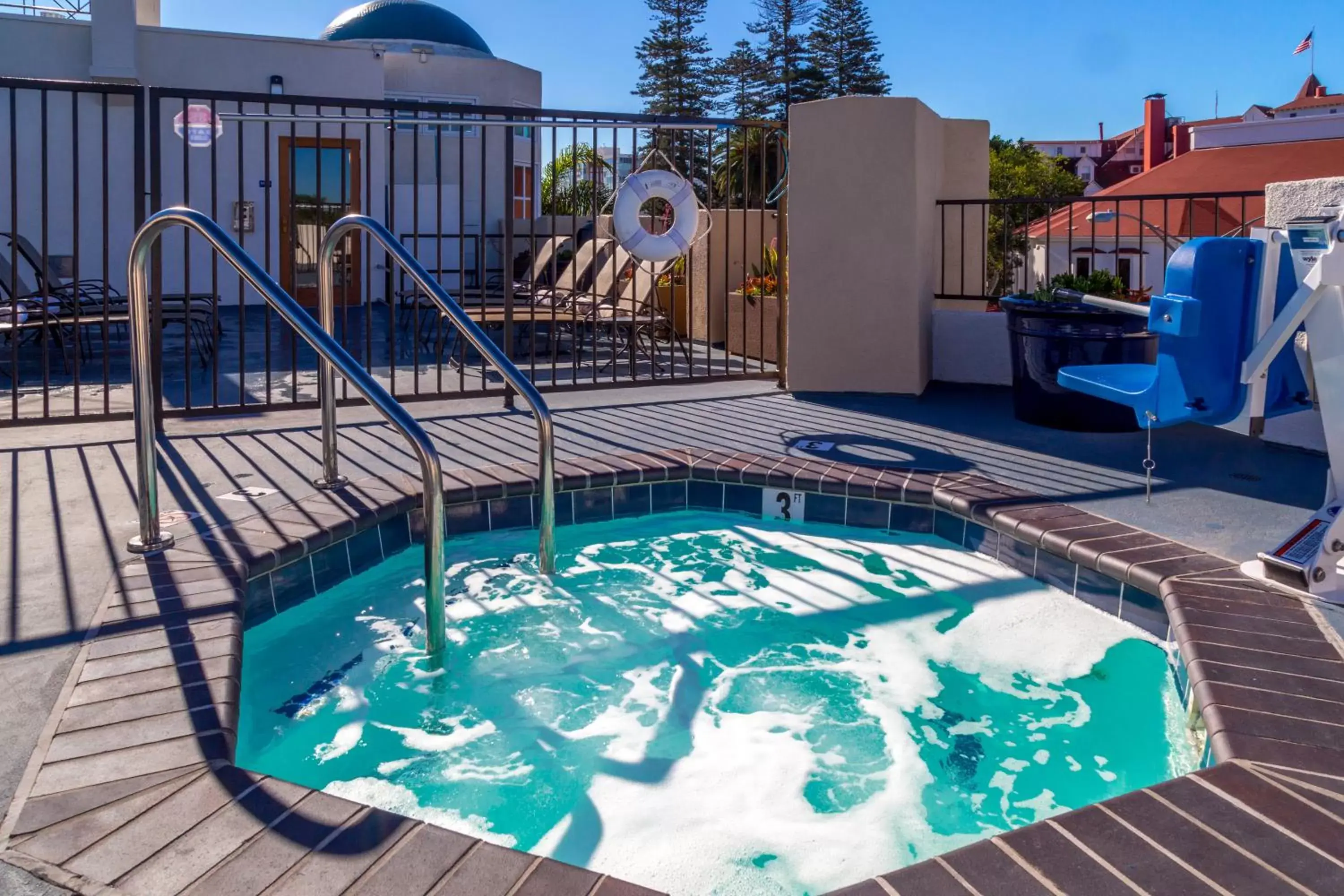 Hot Tub, Swimming Pool in Coronado Beach Resort