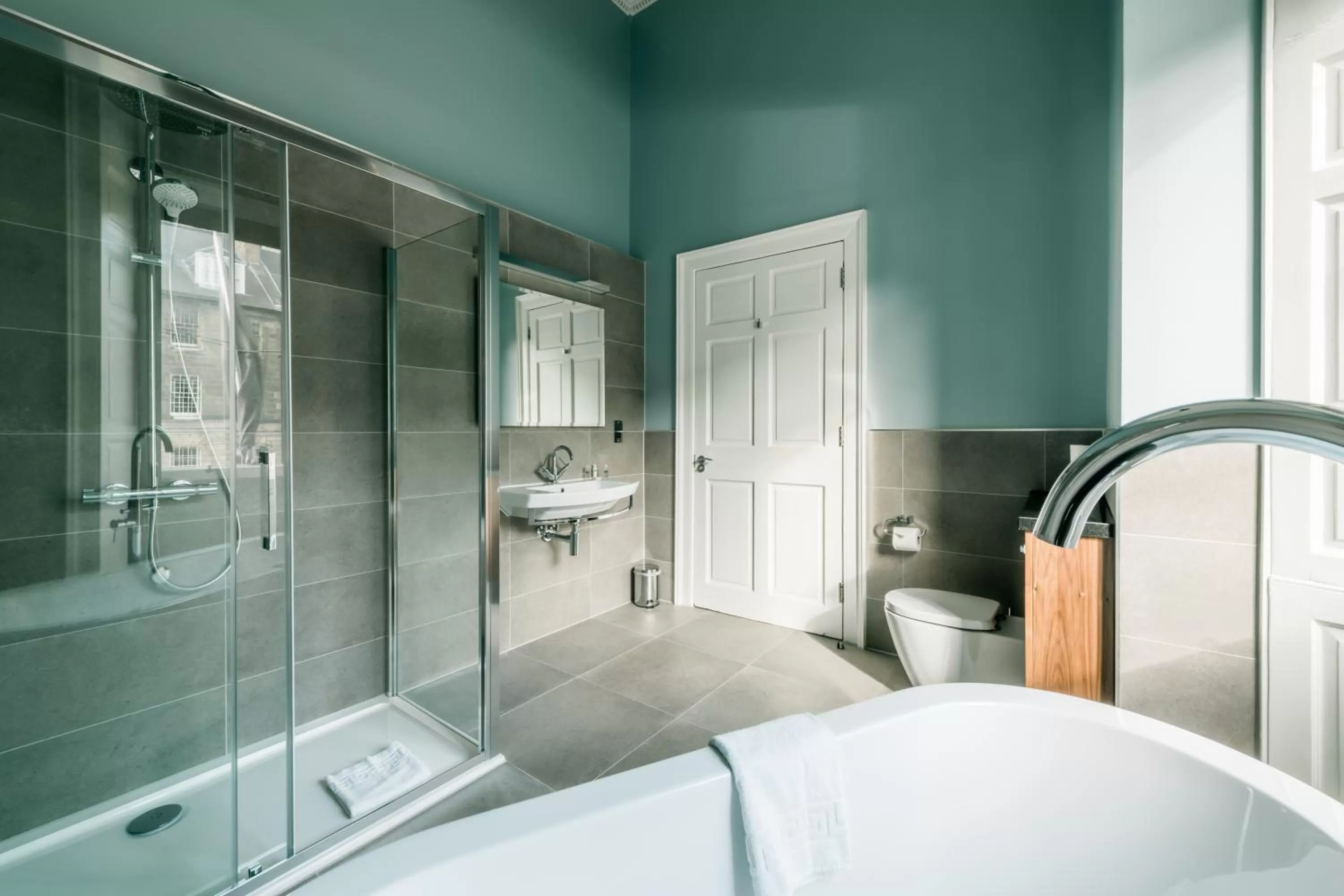 Bathroom, Bed in The Place Hotel