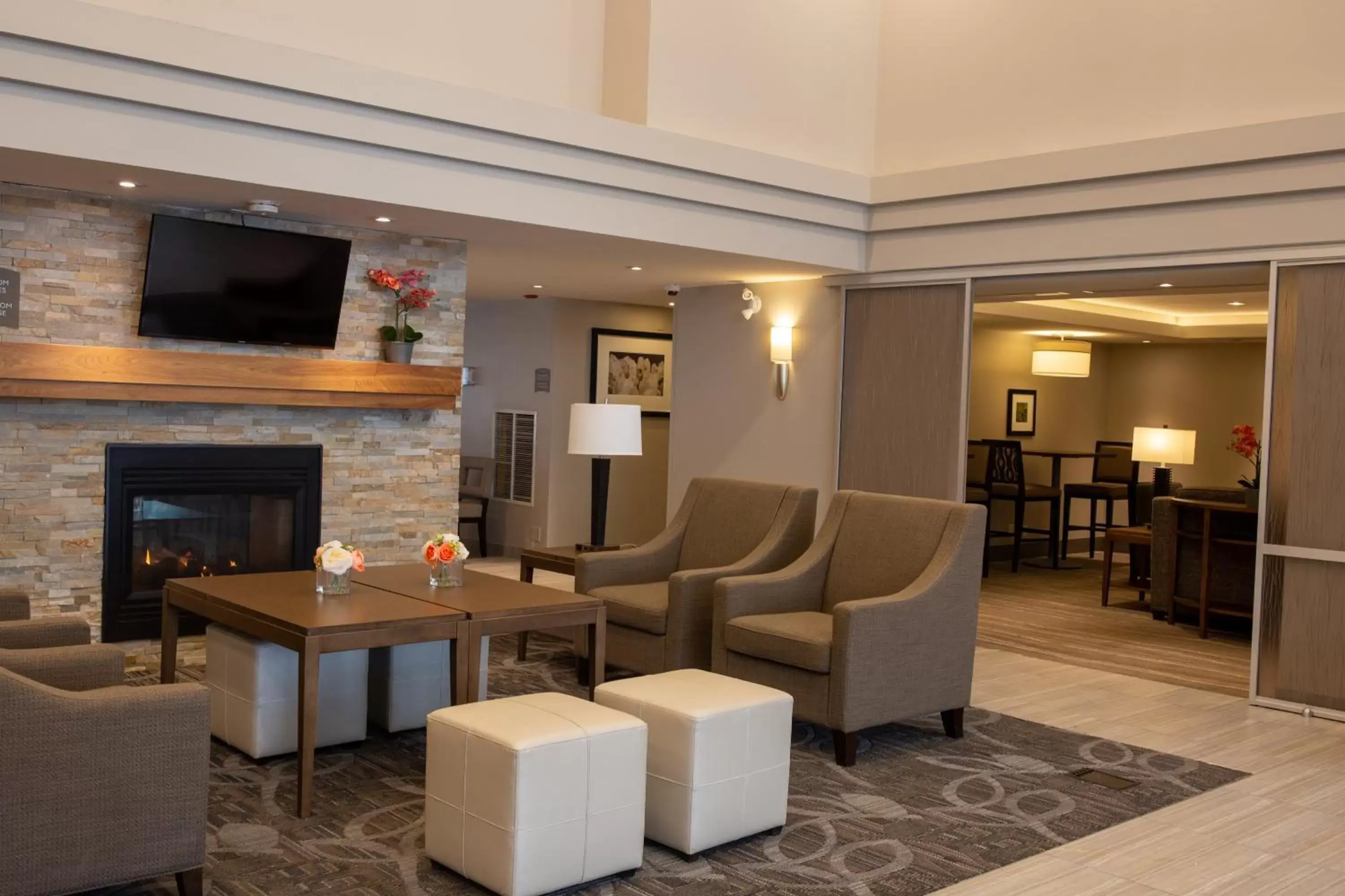 Lobby or reception, Lounge/Bar in Staybridge Suites Toronto - Vaughan South, an IHG Hotel