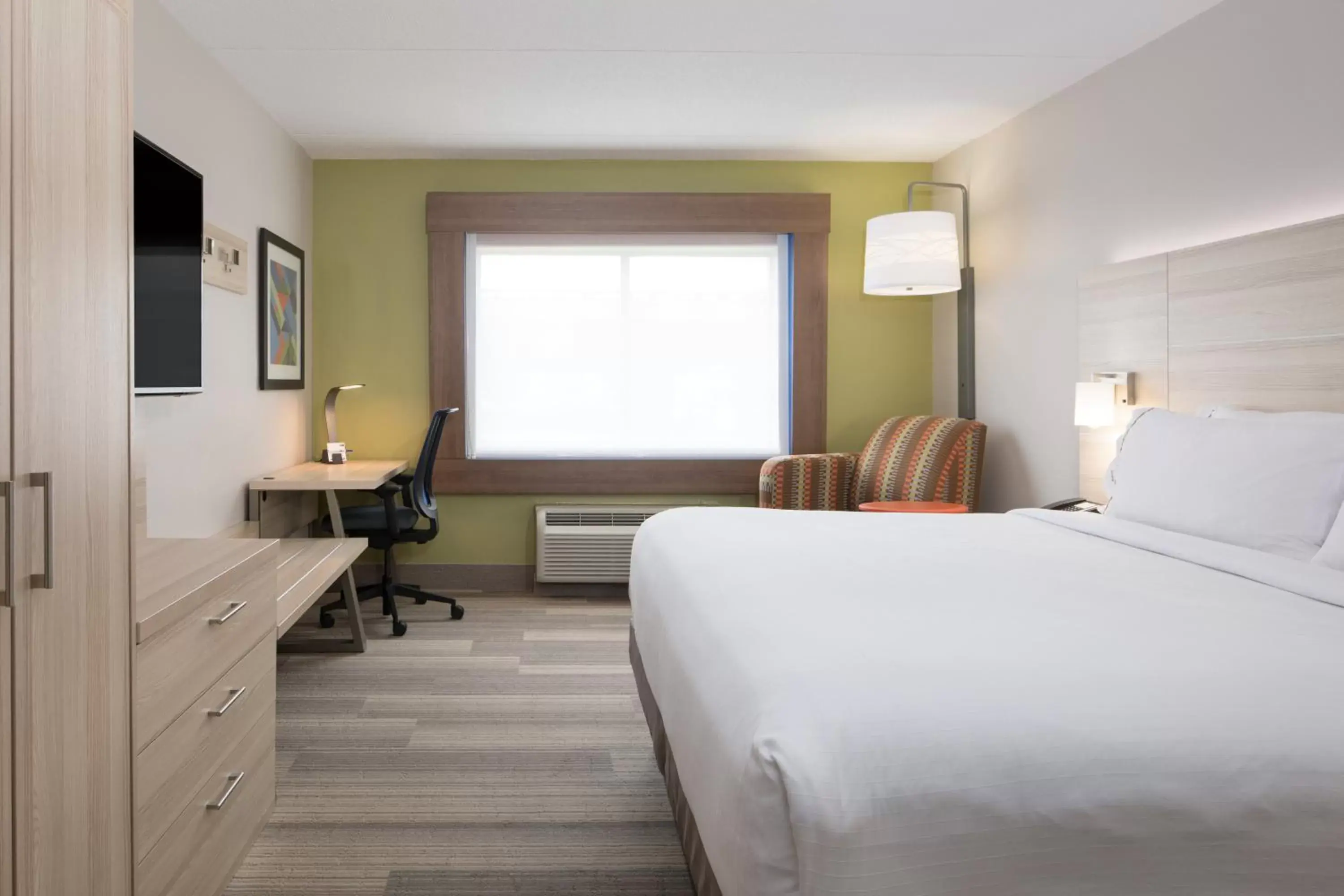 Photo of the whole room, Bed in Holiday Inn Express Louisville Northeast, an IHG Hotel