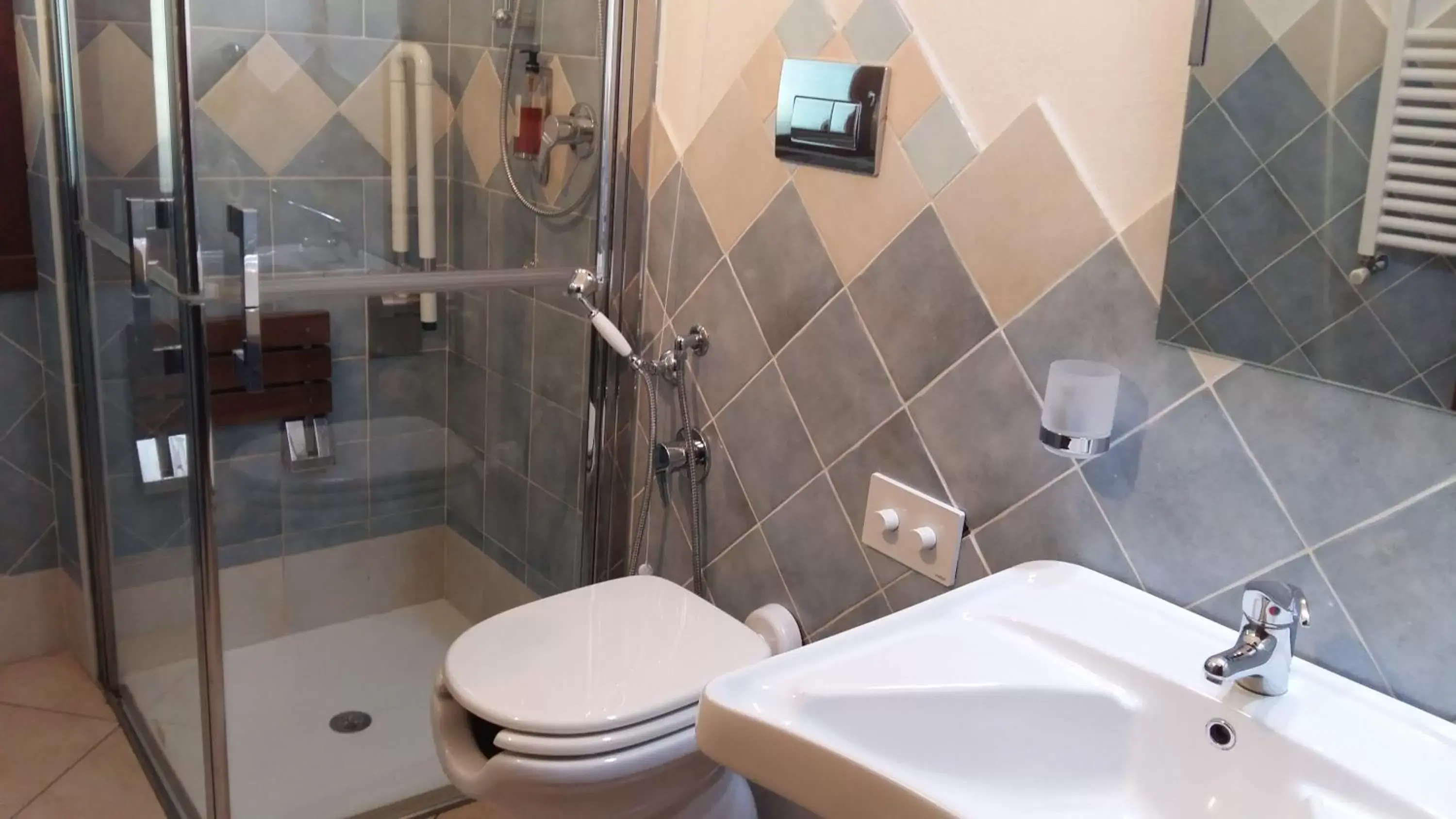 Bathroom in Domo - Guest-House Il Nespolo Fiorito