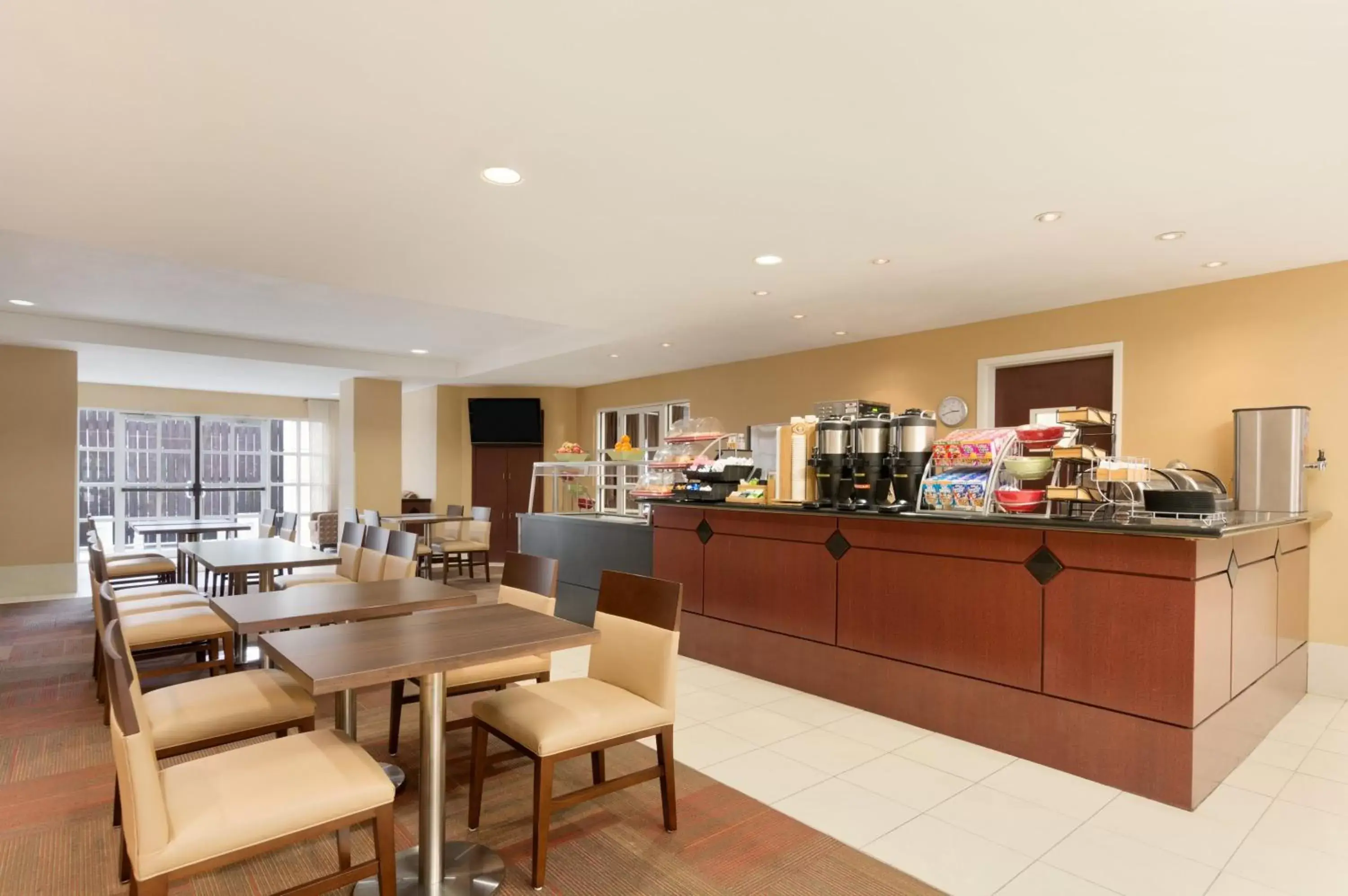 Restaurant/Places to Eat in Hawthorn Suites by Wyndham College Station