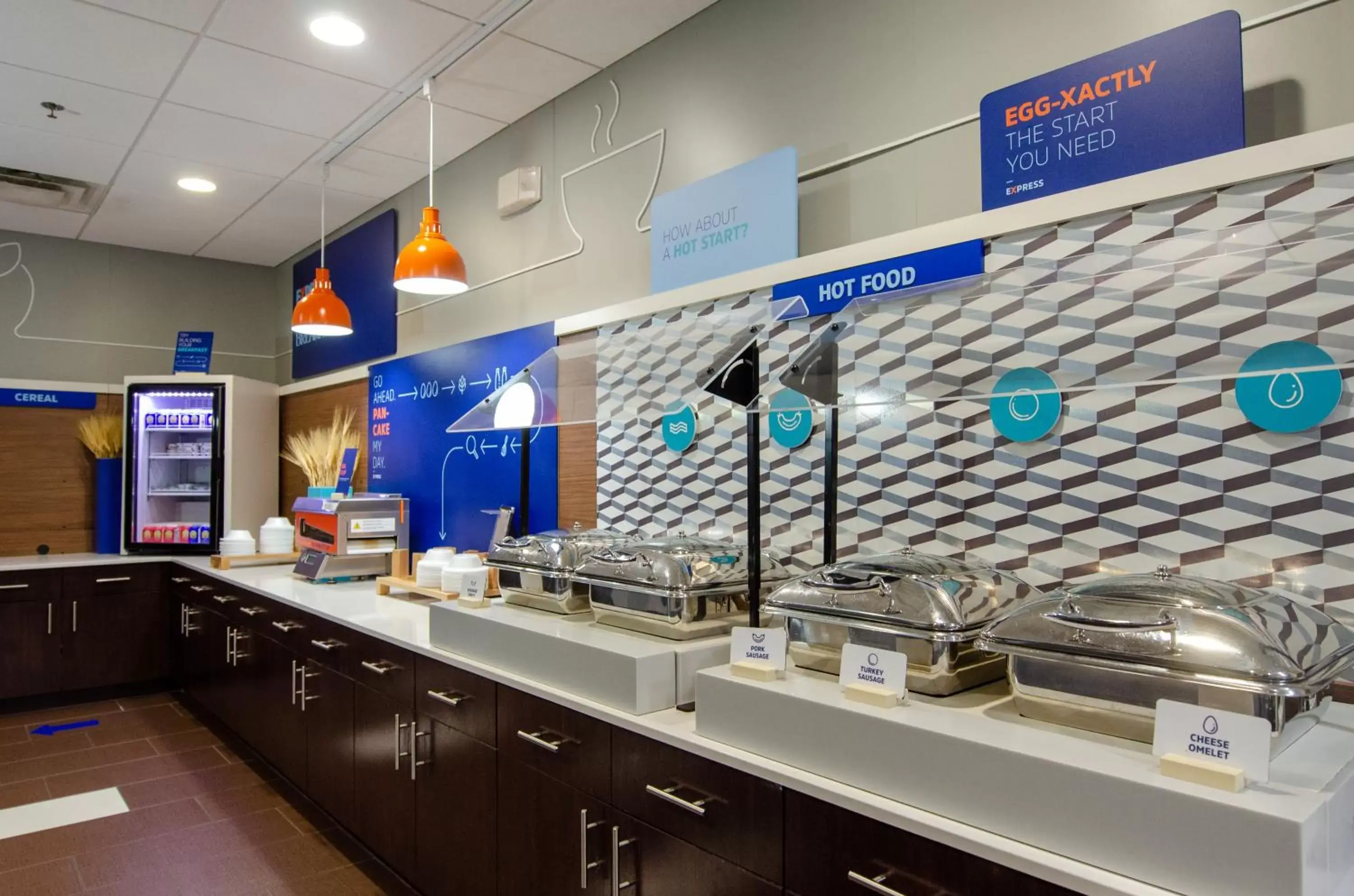 Kitchen/Kitchenette in Holiday Inn Express Hotel & Suites Atlanta Airport West - Camp Creek, an IHG Hotel