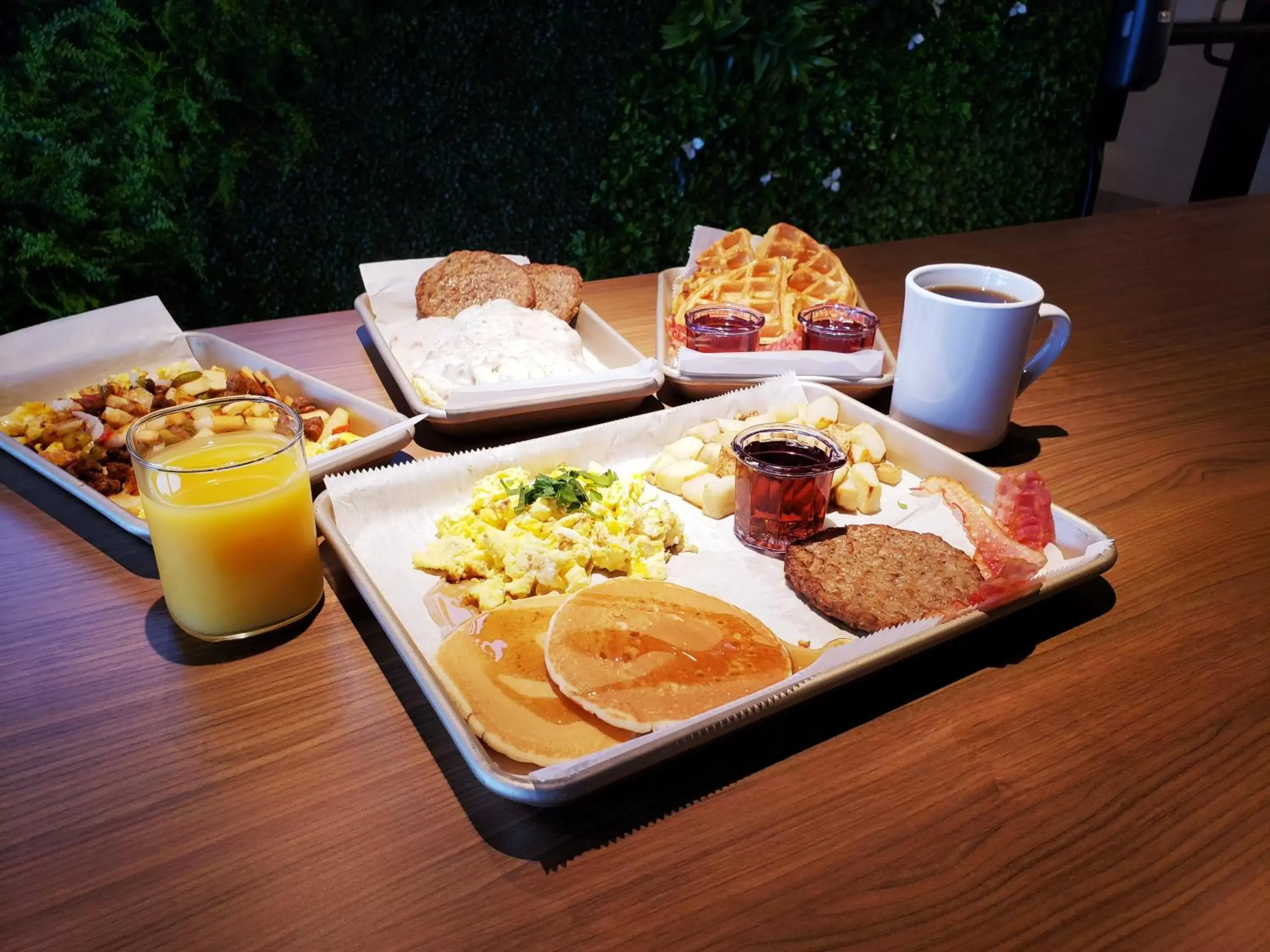 Breakfast in Holiday Inn & Suites Pigeon Forge Convention Center by IHG Breakfast in Holiday Inn & Suites Pigeon Forge Convention Center by IHG