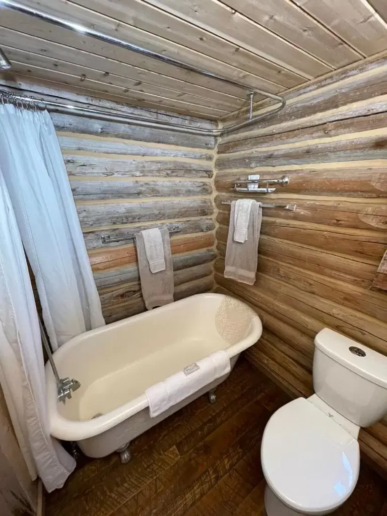 Bathroom in Sportsman Lodge Melrose MT