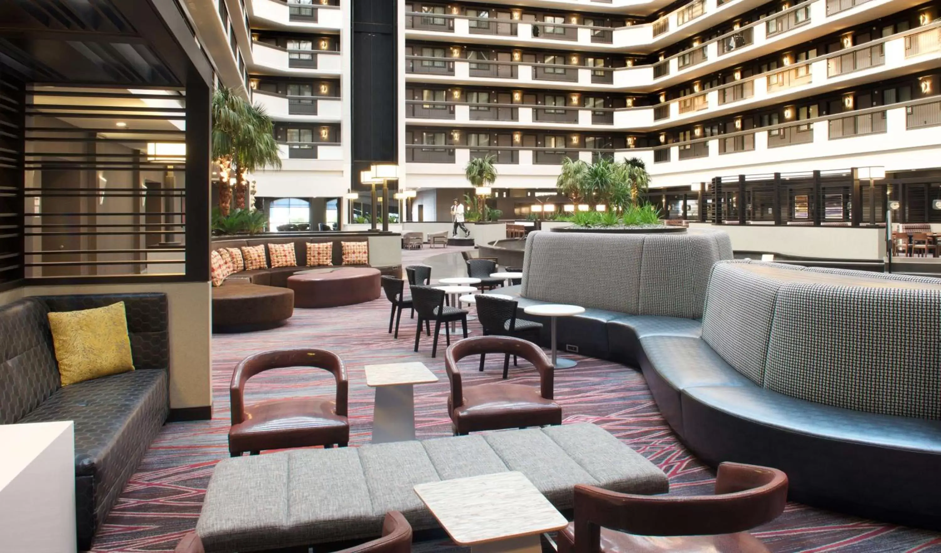 Lobby or reception, Lounge/Bar in Embassy Suites by Hilton Las Vegas