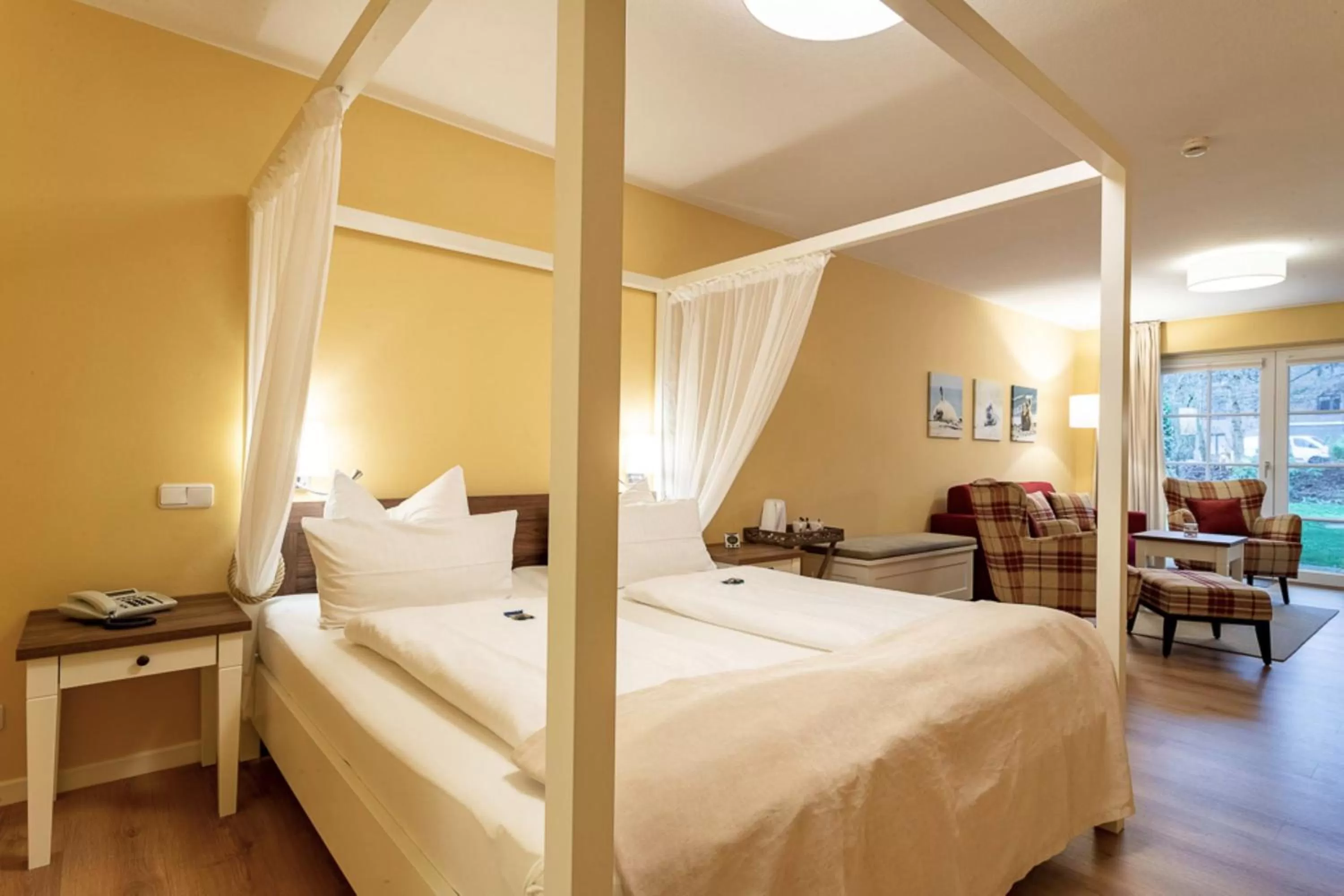 Photo of the whole room, Bed in Hotel Landhaus Ellerbrock