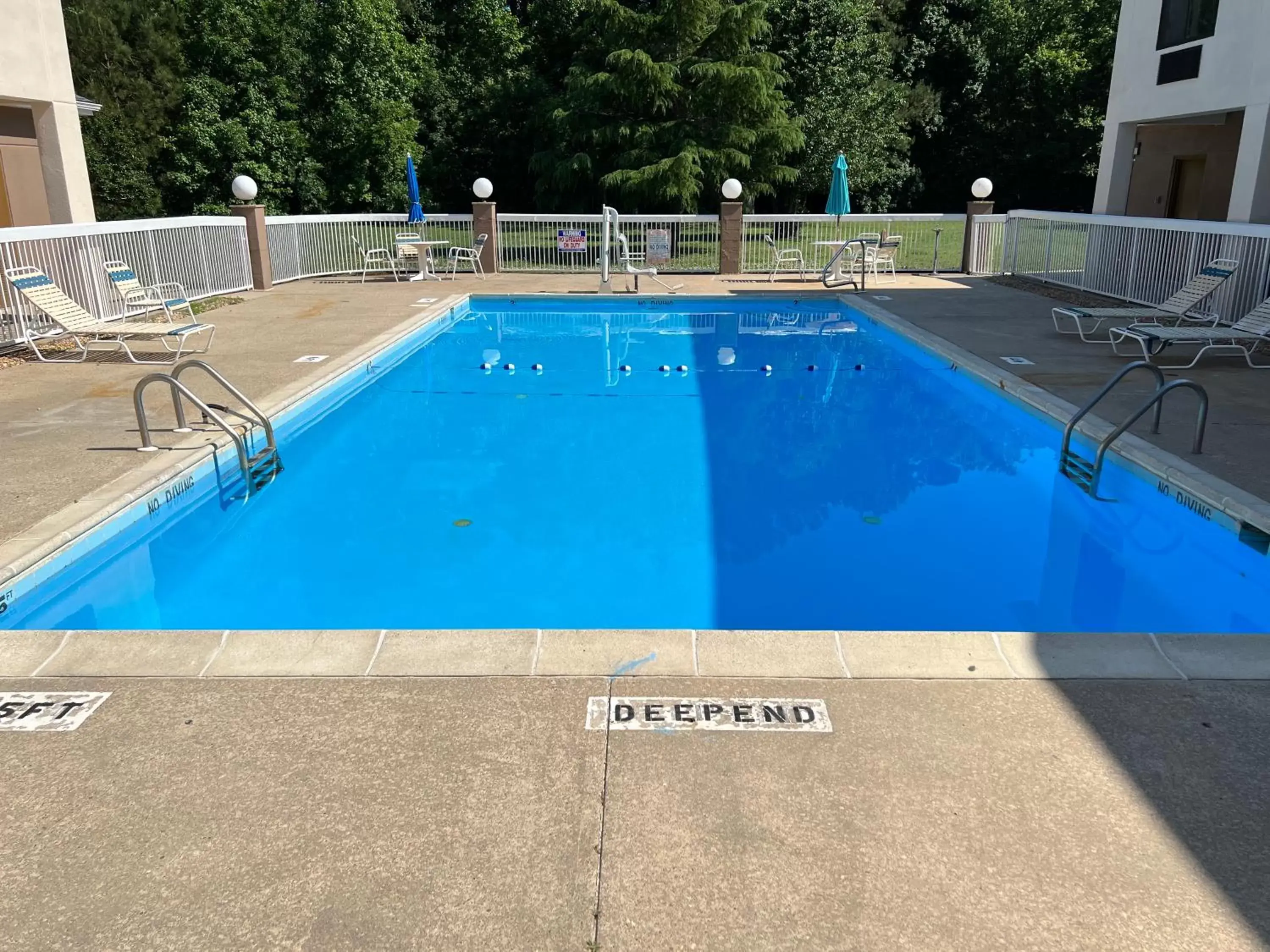 Swimming pool in Quality Inn & Suites Exmore - Eastern Shore Swimming pool in Quality Inn & Suites Exmore - Eastern Shore