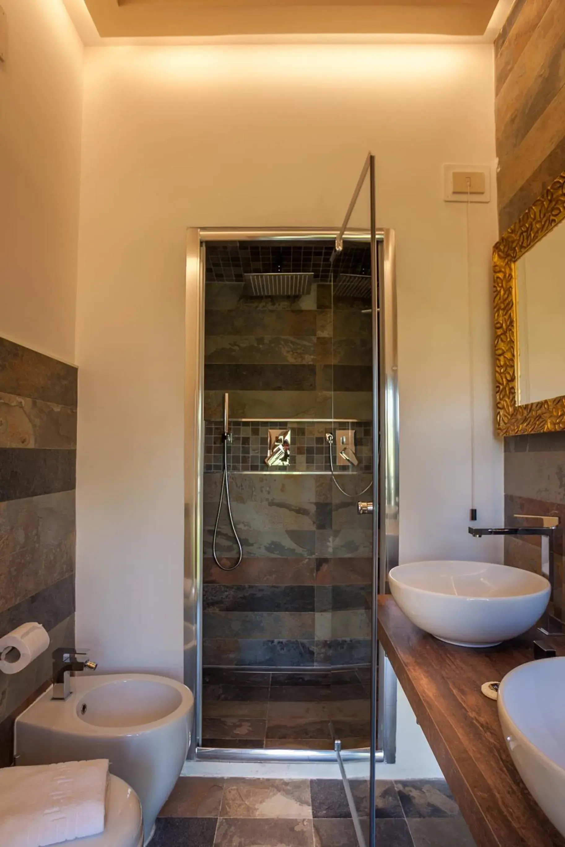Shower, Bathroom in Hotel Villa San Giorgio