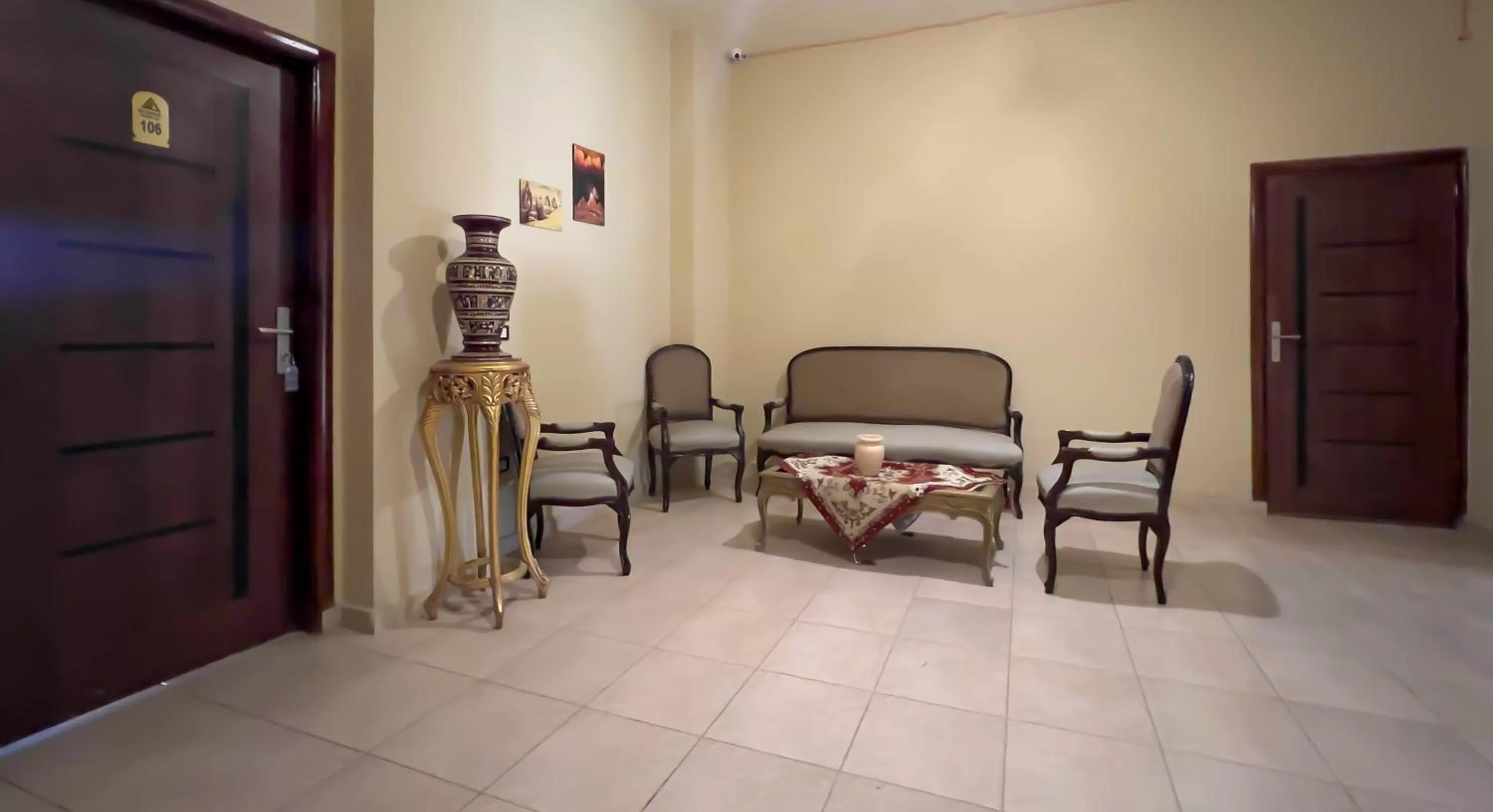 Property building, Seating Area in King Cheops Inn - Pyramid View