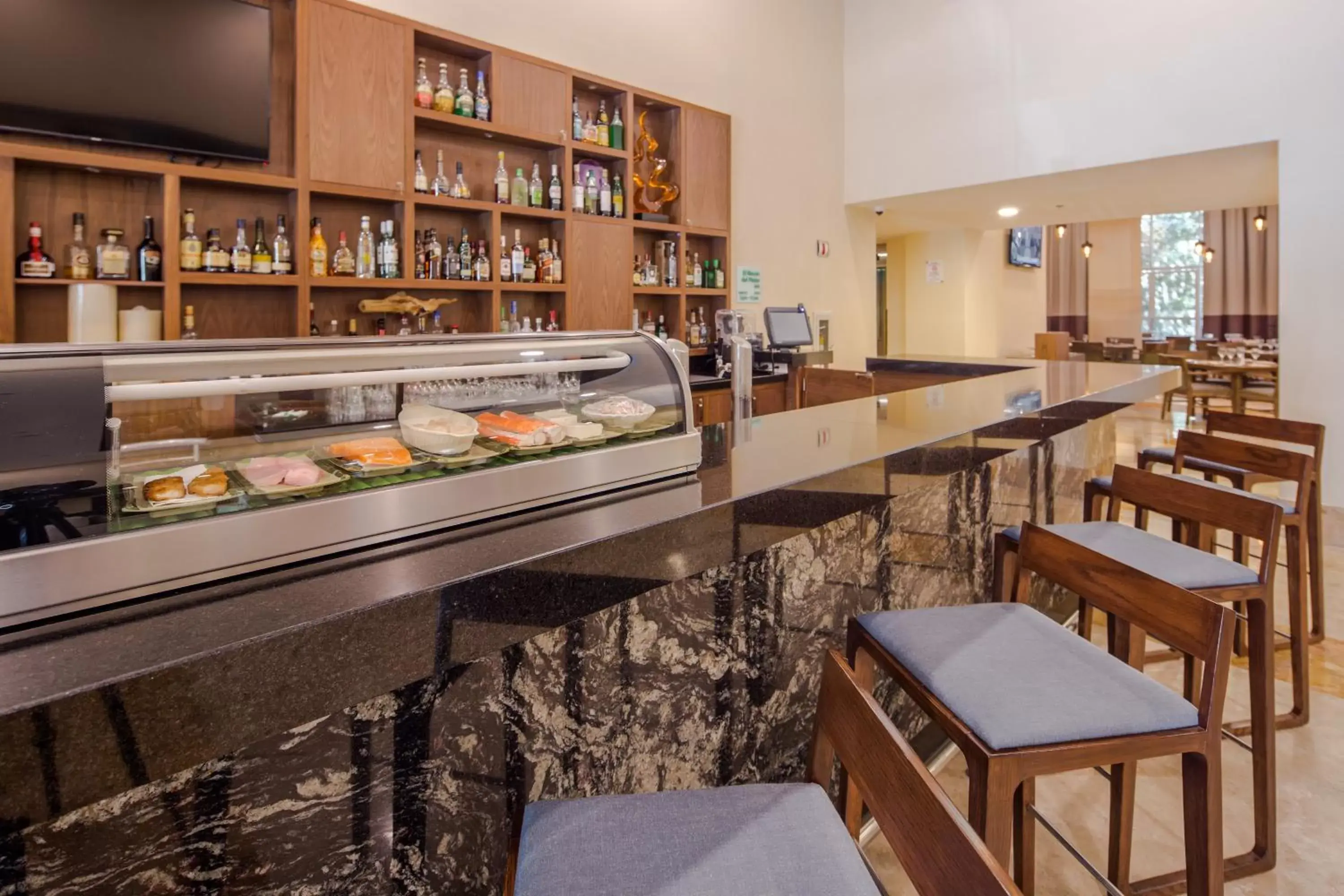 Lounge or bar, Restaurant/Places to Eat in Holiday Inn Monterrey Valle, an IHG Hotel