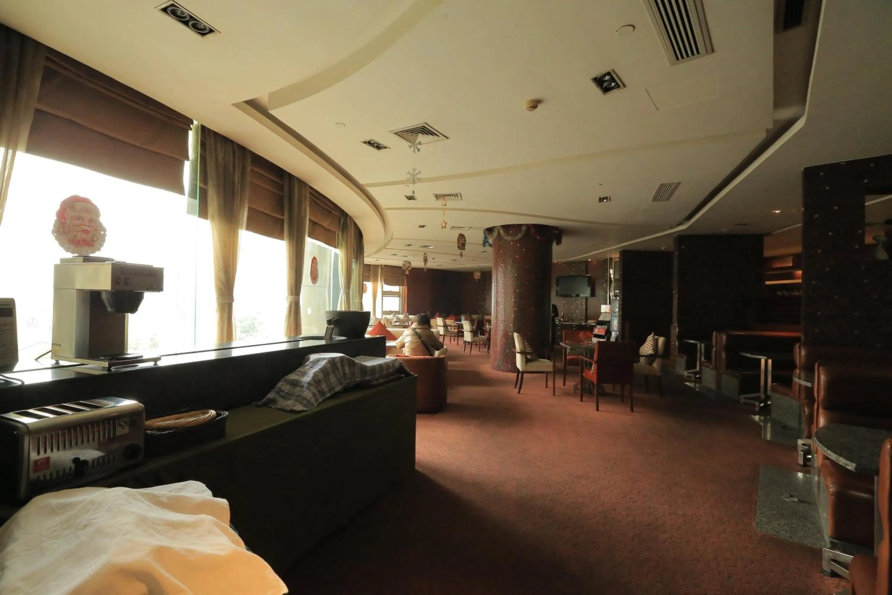 Restaurant/places to eat in Westlake 7 Service Apartment