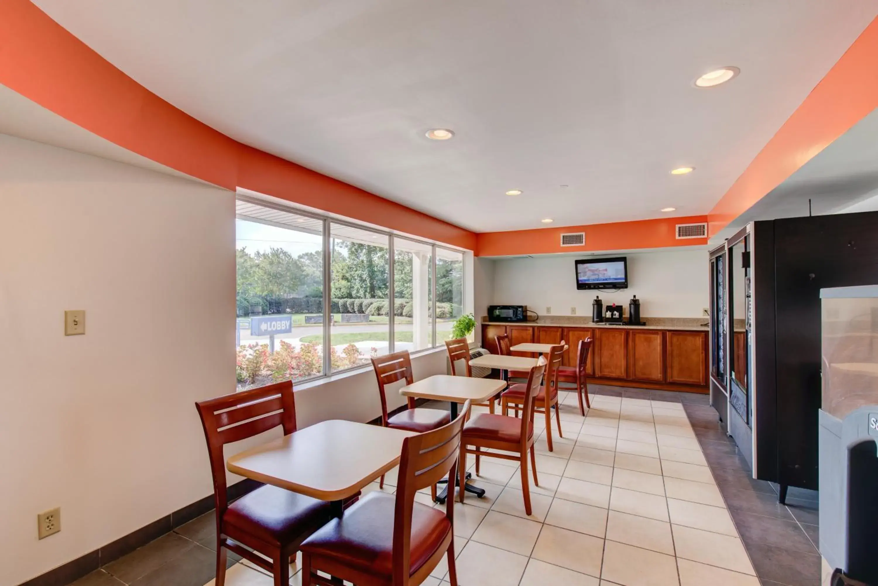 Restaurant/Places to Eat in Motel 6 Virginia Beach