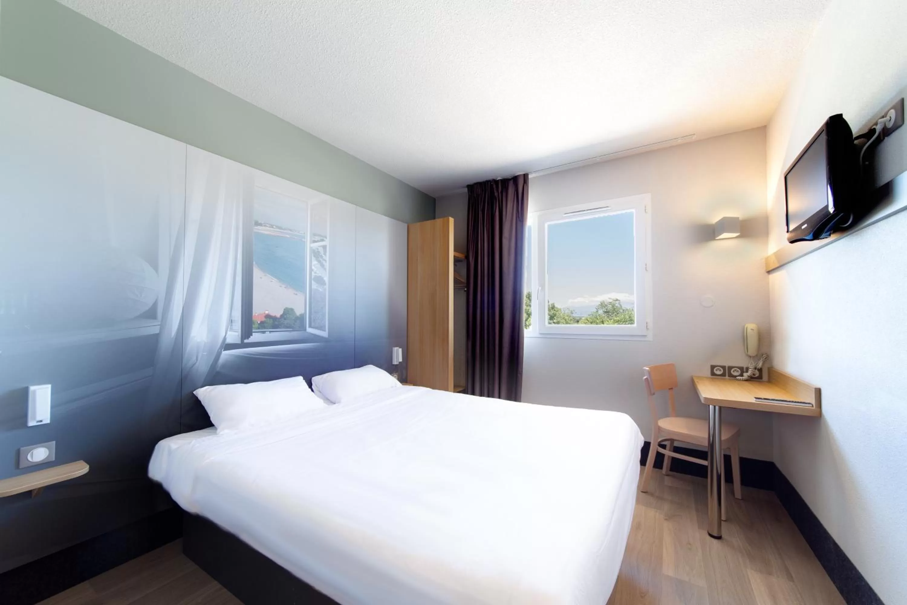 Bedroom, Bed in B&B HOTEL Perpignan Saleilles