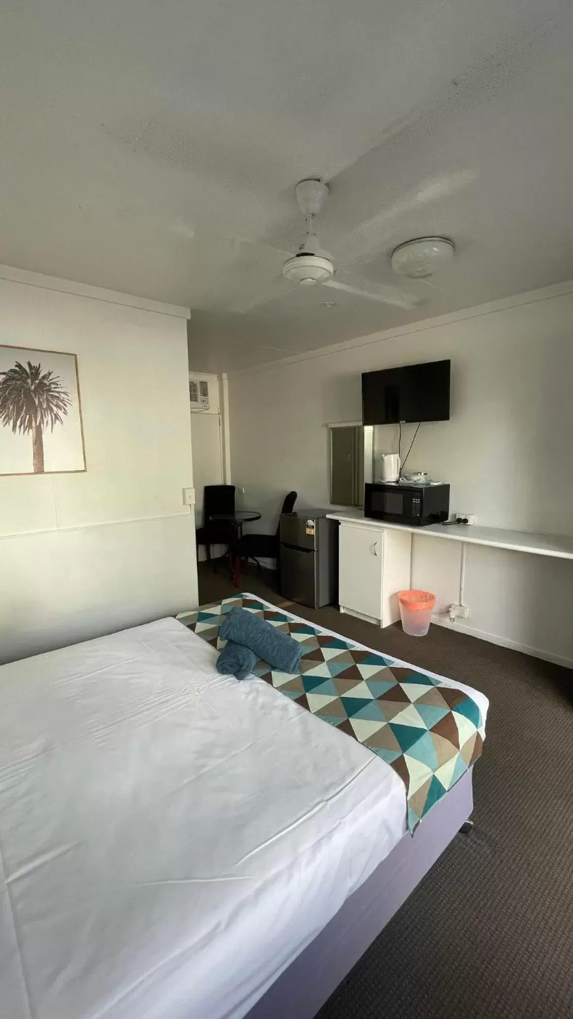 Bed in Cairns City Motel