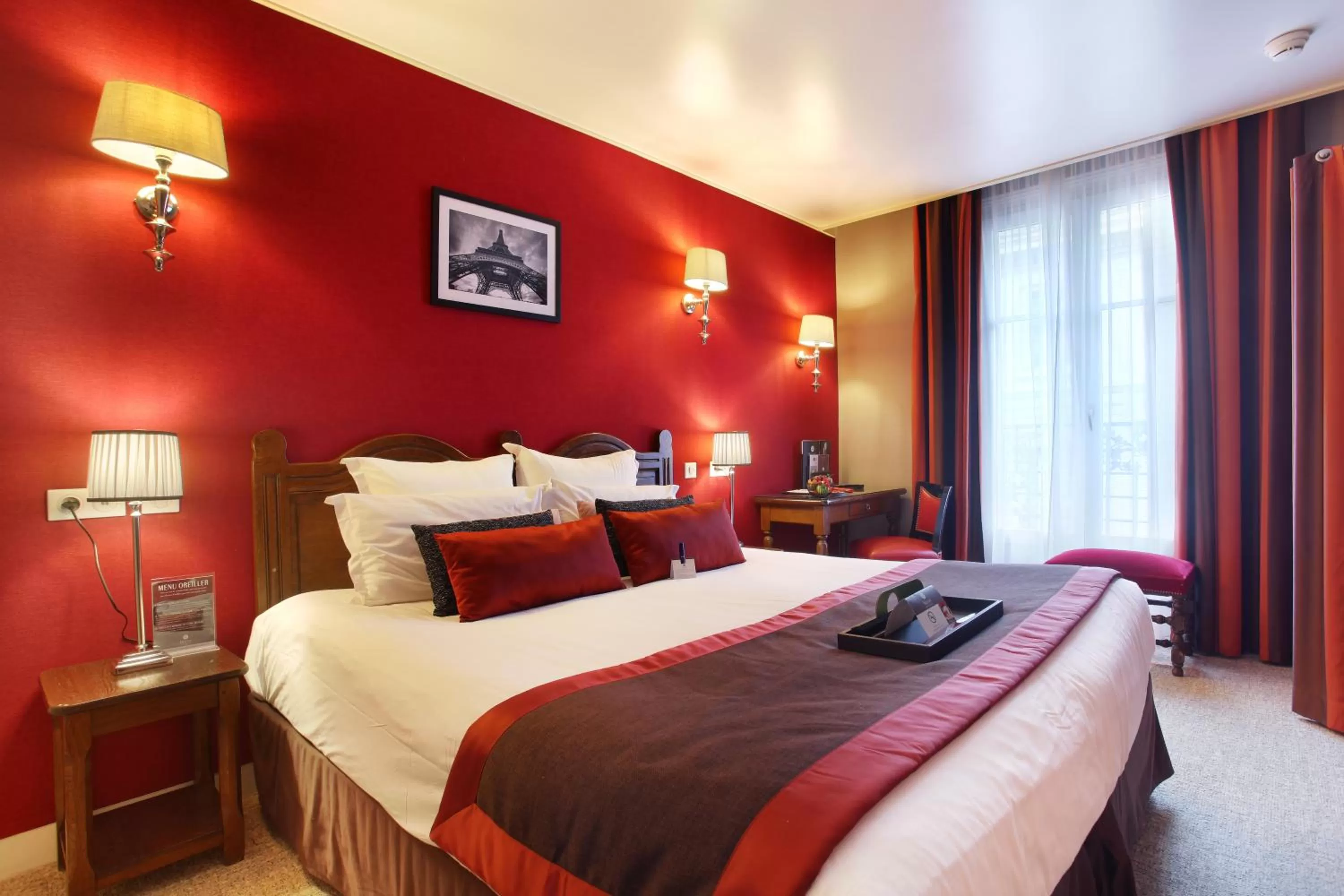 Bed in Hotel Trianon Rive Gauche