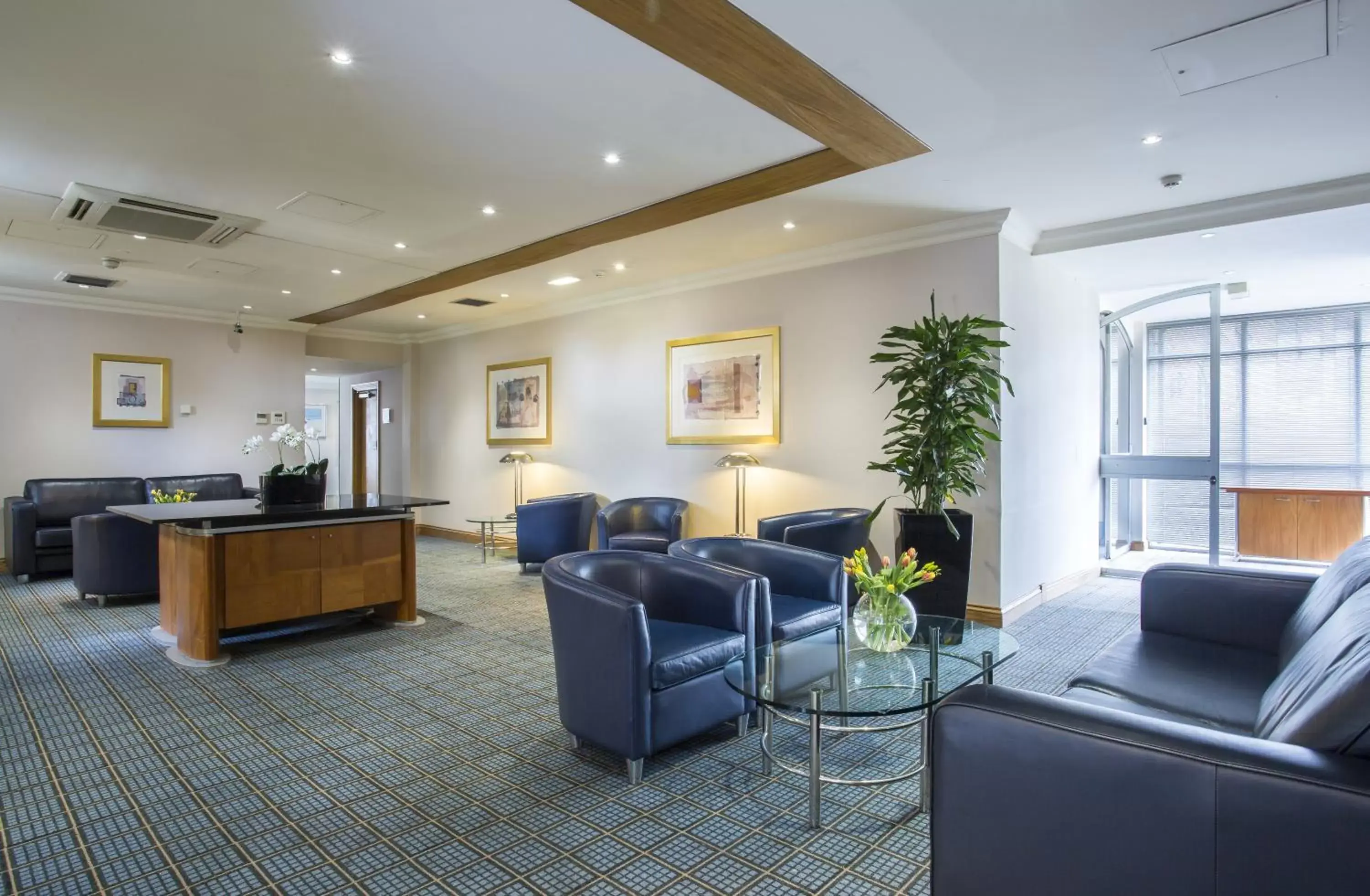 Meeting/conference room, Lobby/Reception in Holiday Inn Rugby-Northampton M1 Jct18, an IHG Hotel