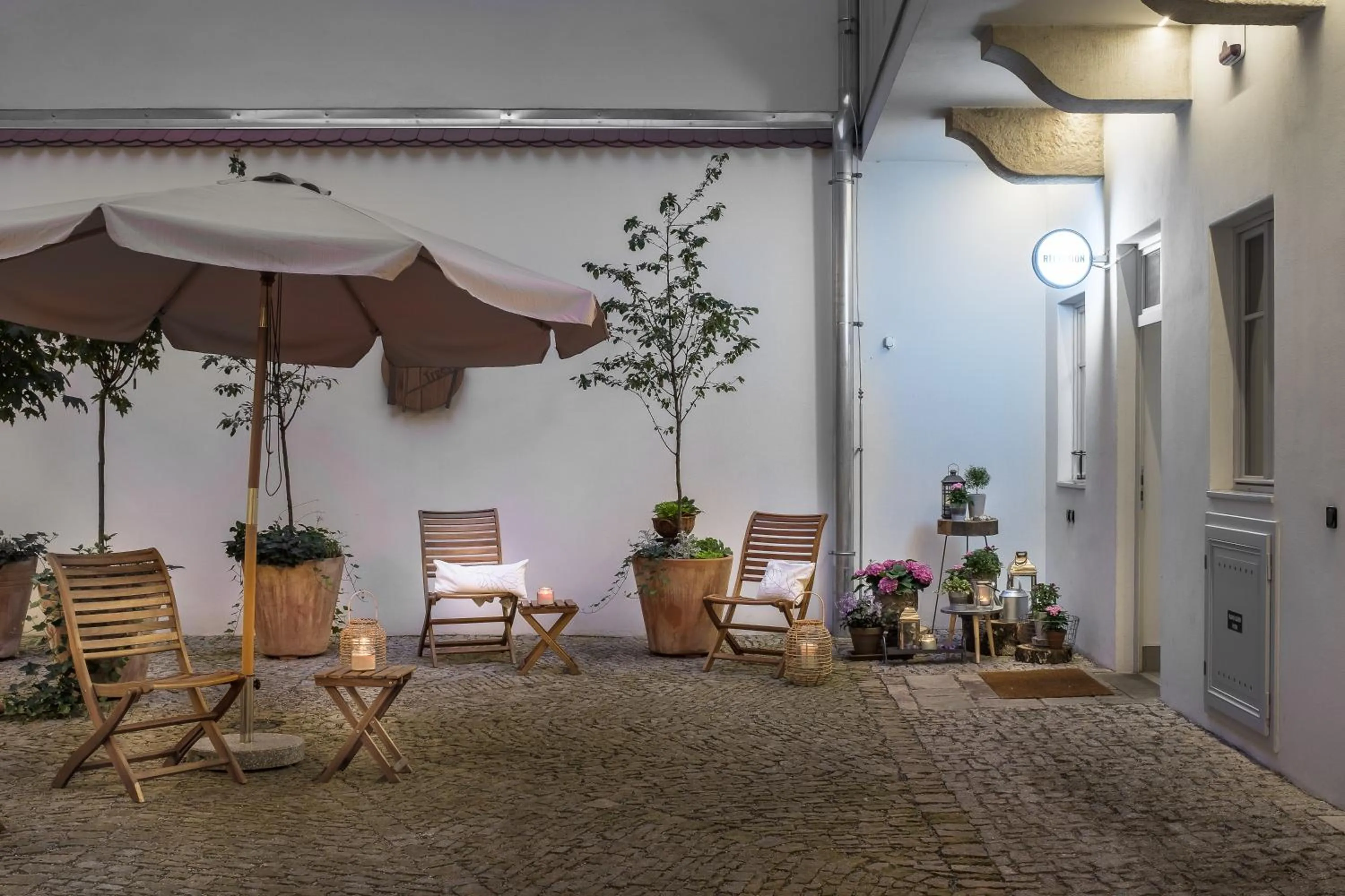 Lobby or reception in 4 Trees Apartments by Adrez