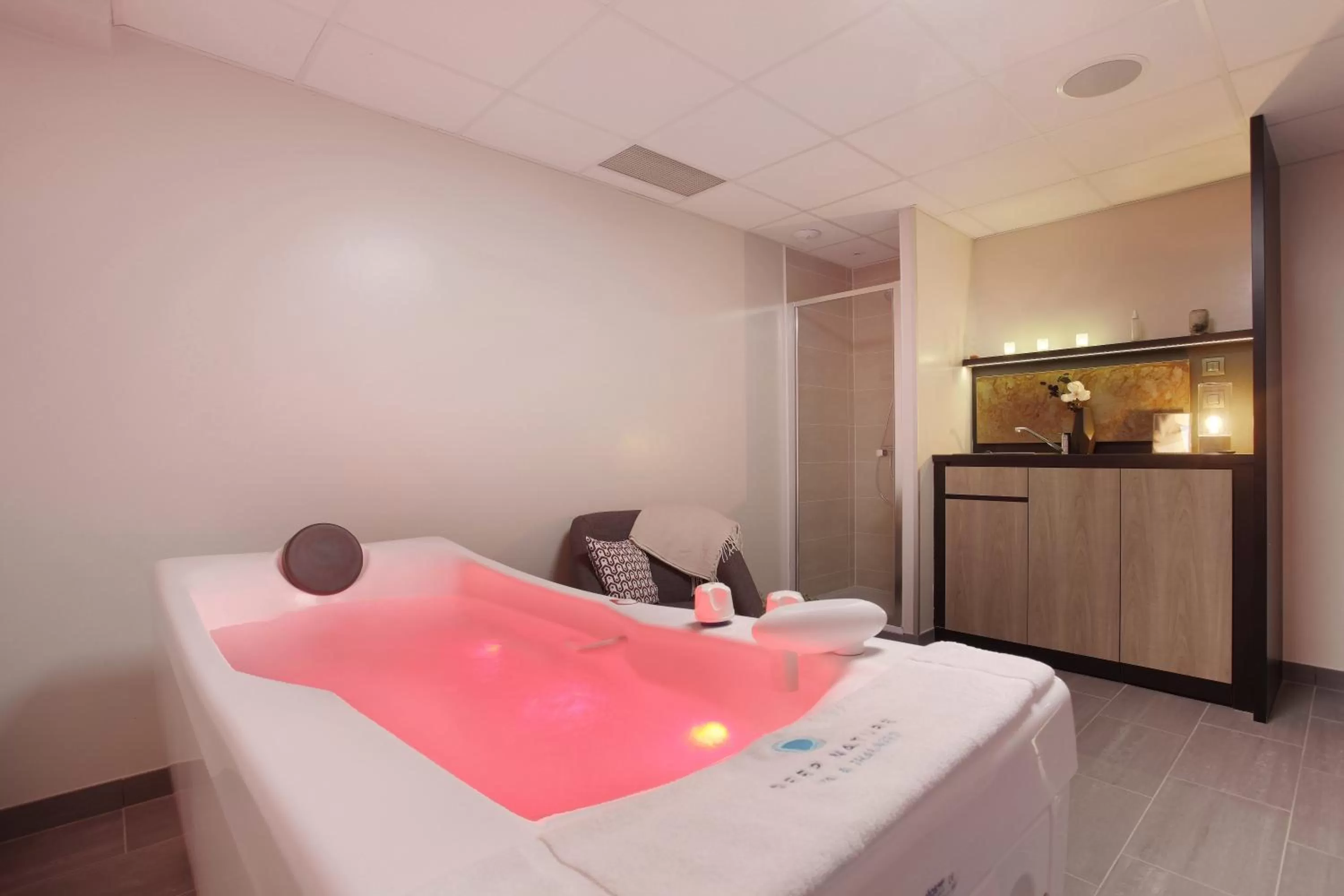 Spa and wellness centre/facilities, Bed in Hôtel et Spa Le Chamois by Odalys