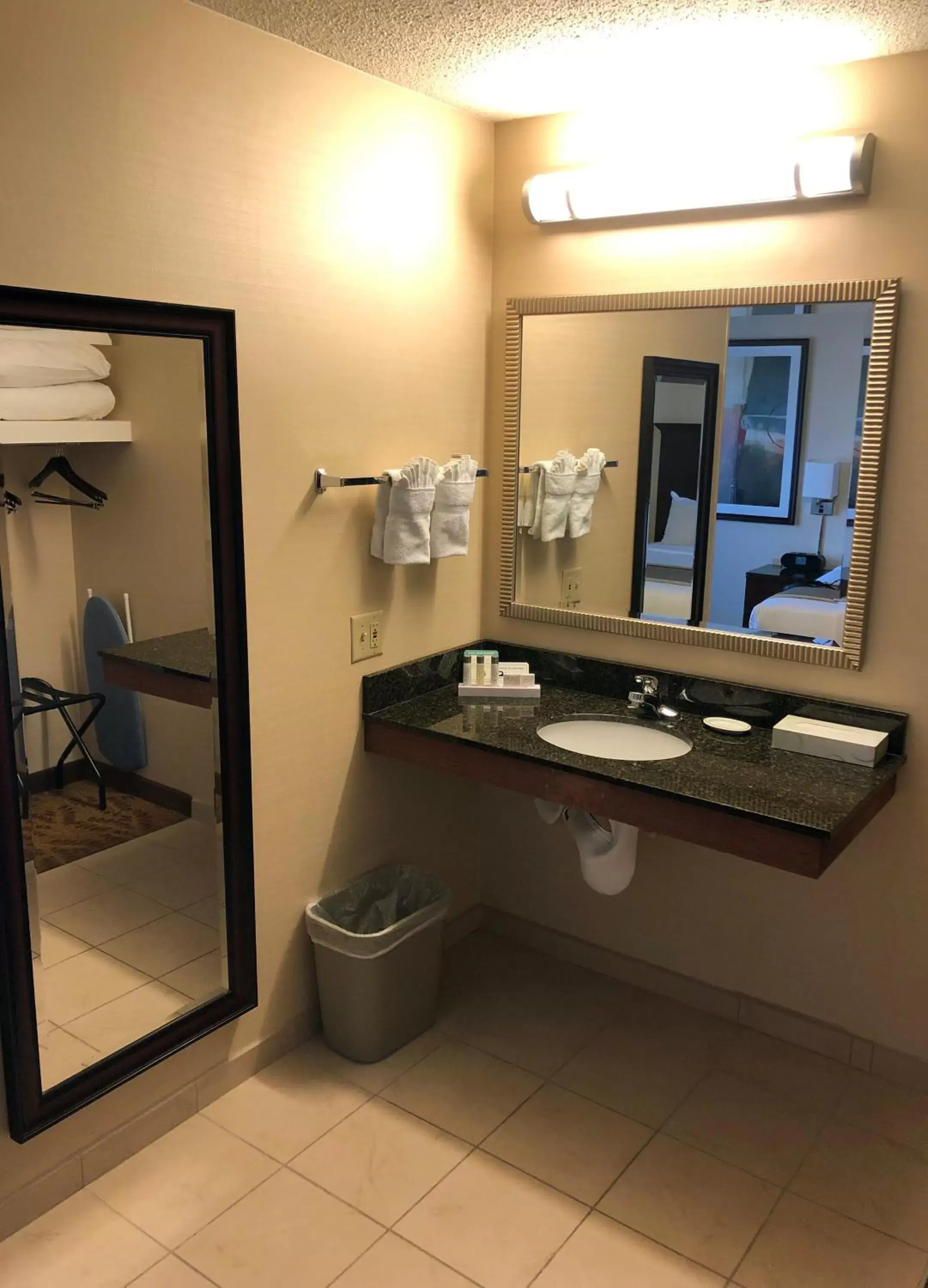 Bathroom in Kahler Inn and Suites