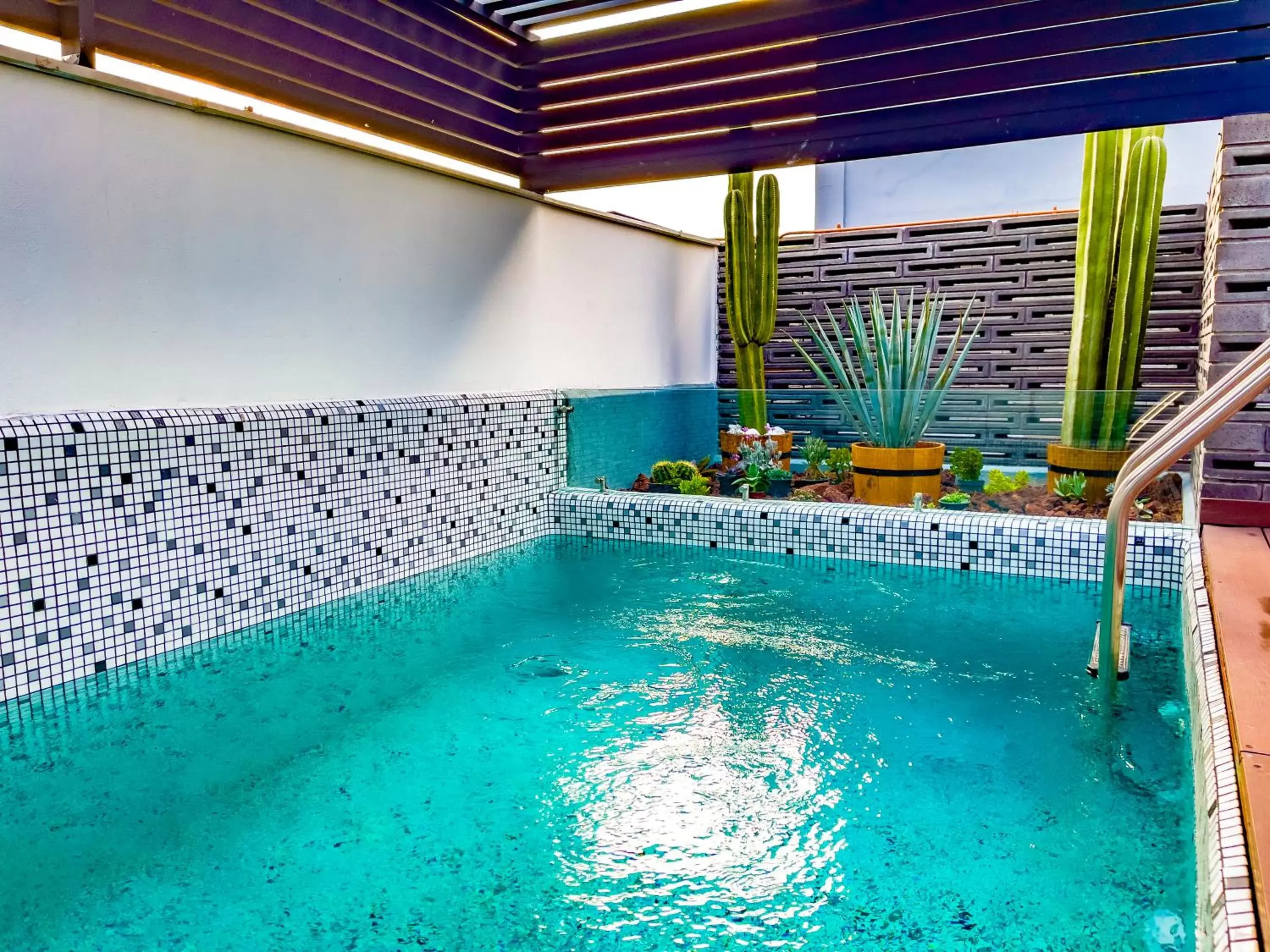 Swimming pool in Cadillac Hotel Boutique