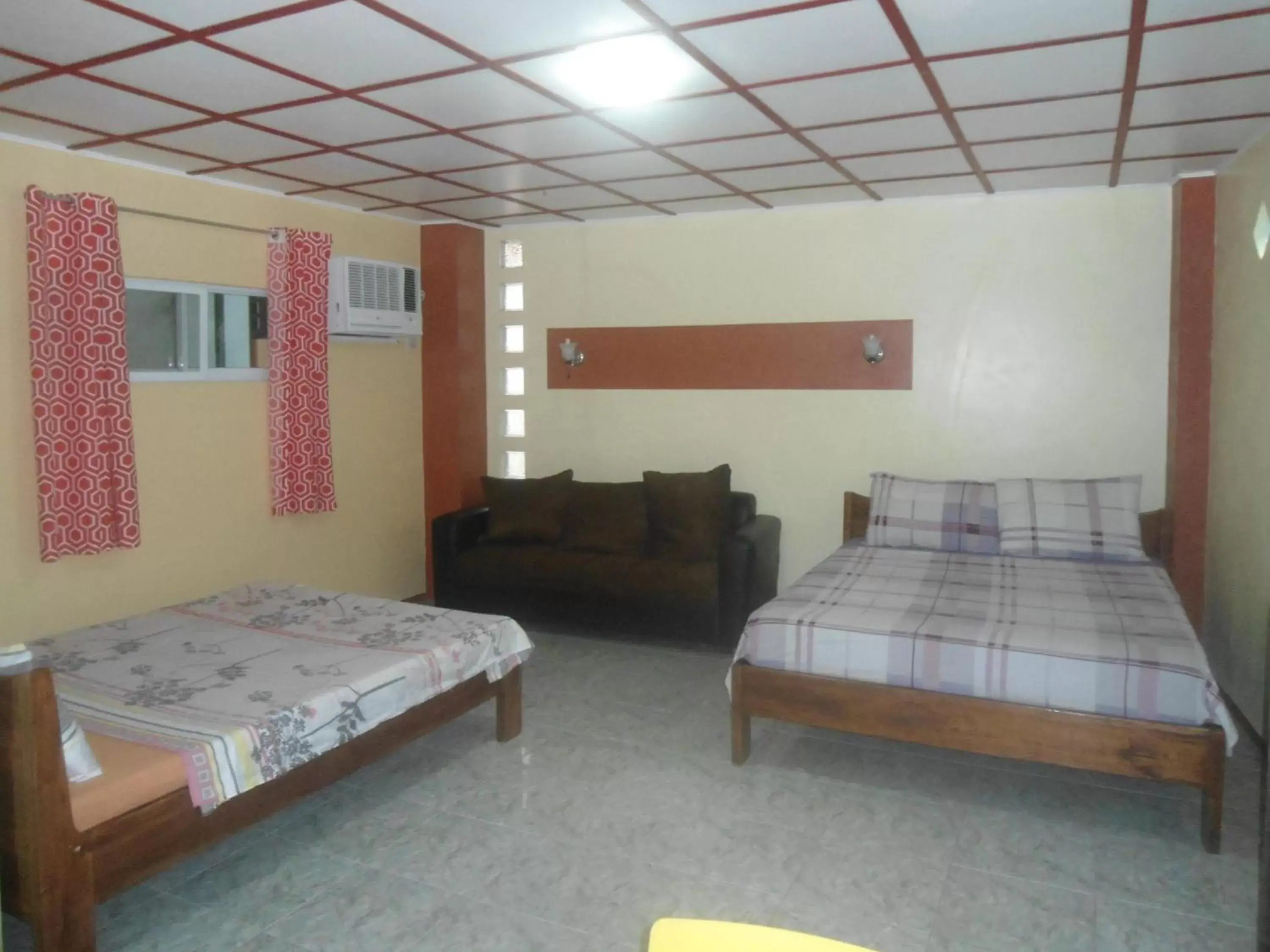 Photo of the whole room, Bed in Menchu's Pension House Photo of the whole room, Bed in Menchu's Pension House