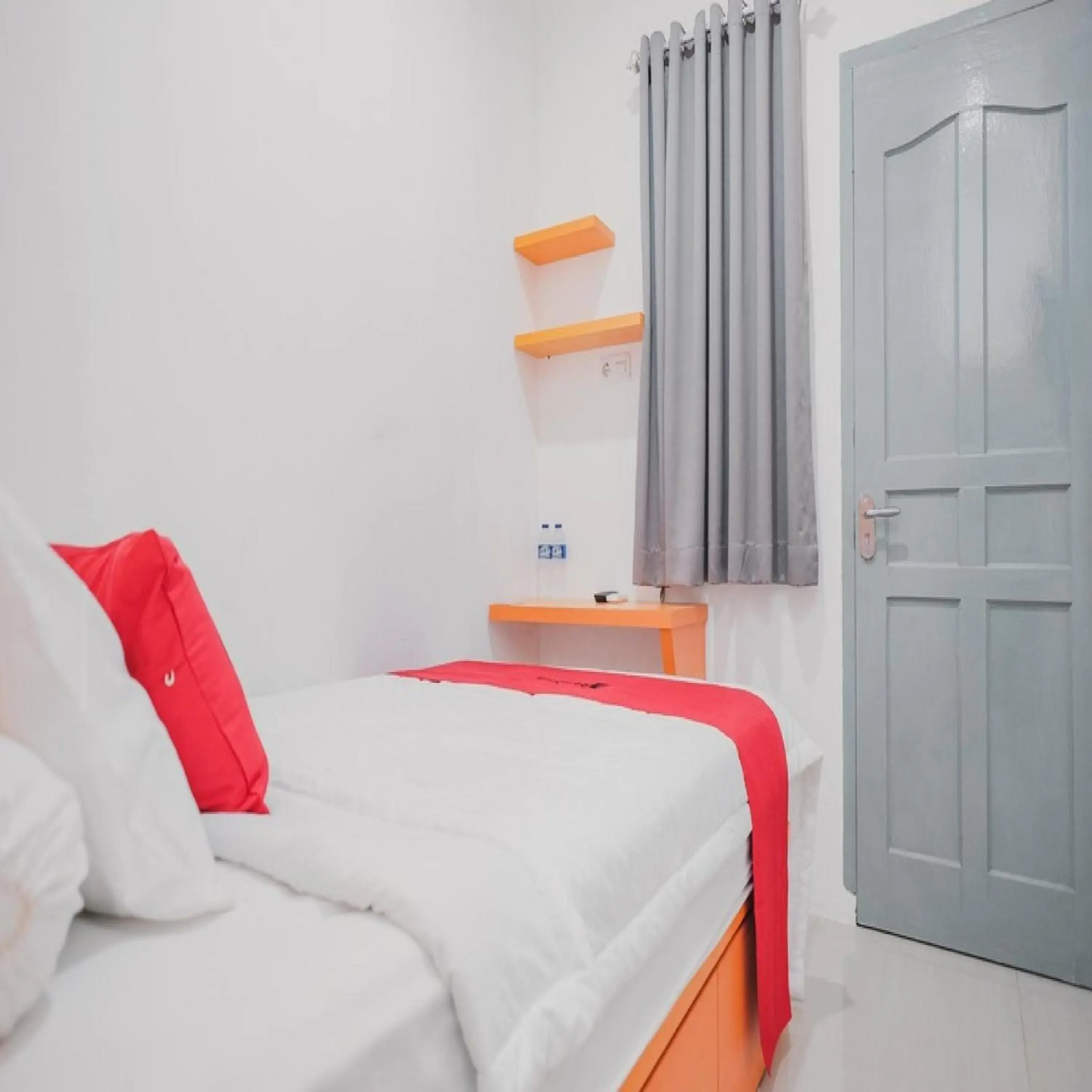 Bed in RedDoorz @ Jalan Sukabangun 2 Palembang