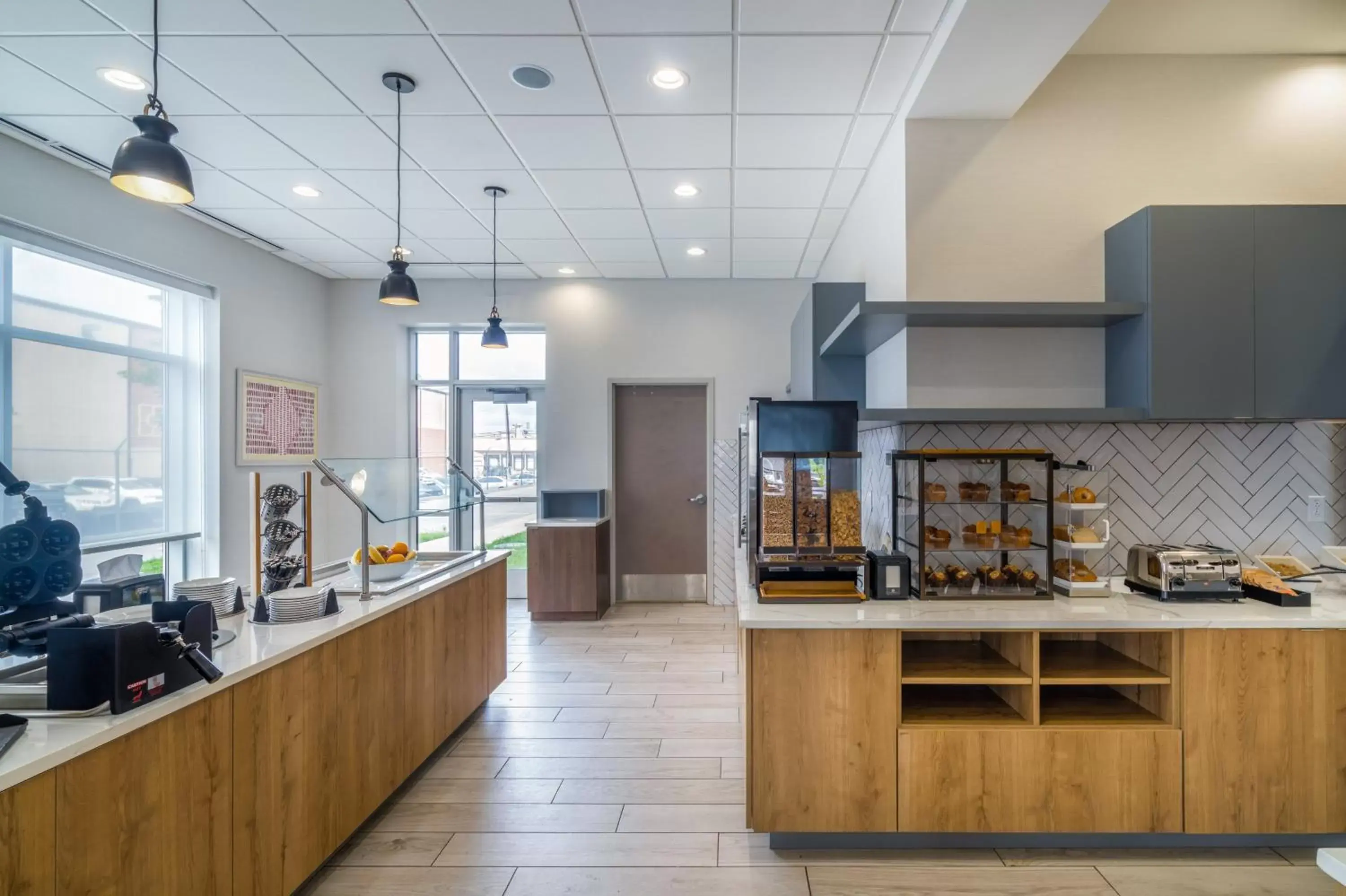 Breakfast, Kitchen/Kitchenette in Staybridge Suites - Louisville - Expo Center, an IHG Hotel