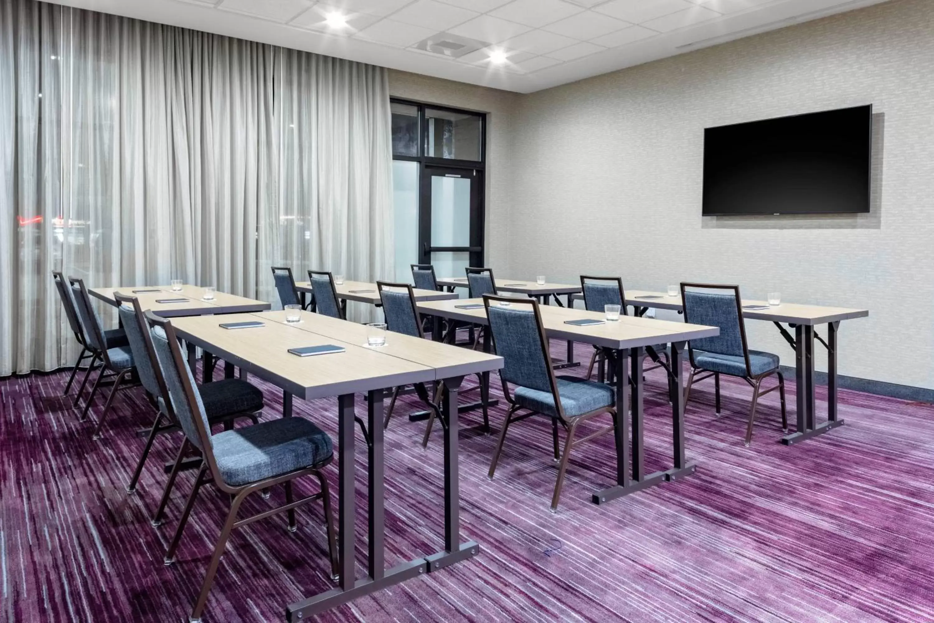 Meeting/conference room in Courtyard by Marriott East Lansing Okemos