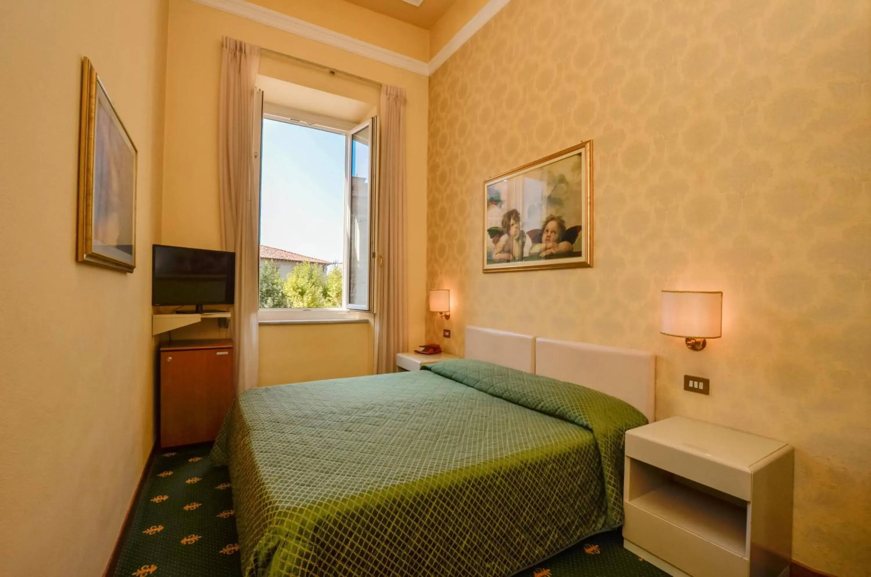 Bedroom, Bed in Grand Hotel Plaza & Locanda Maggiore