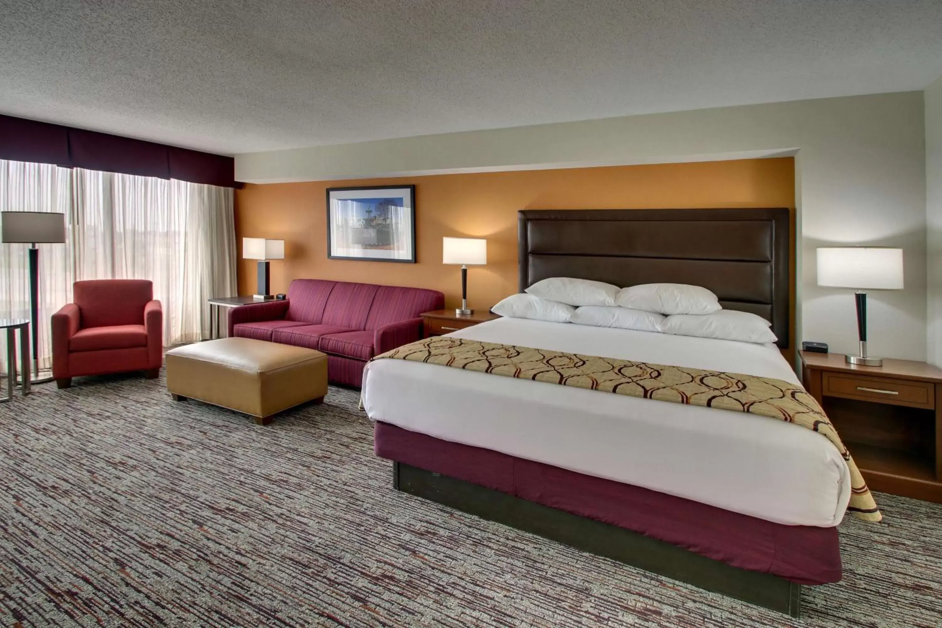 Photo of the whole room, Bed in Drury Inn & Suites Bowling Green