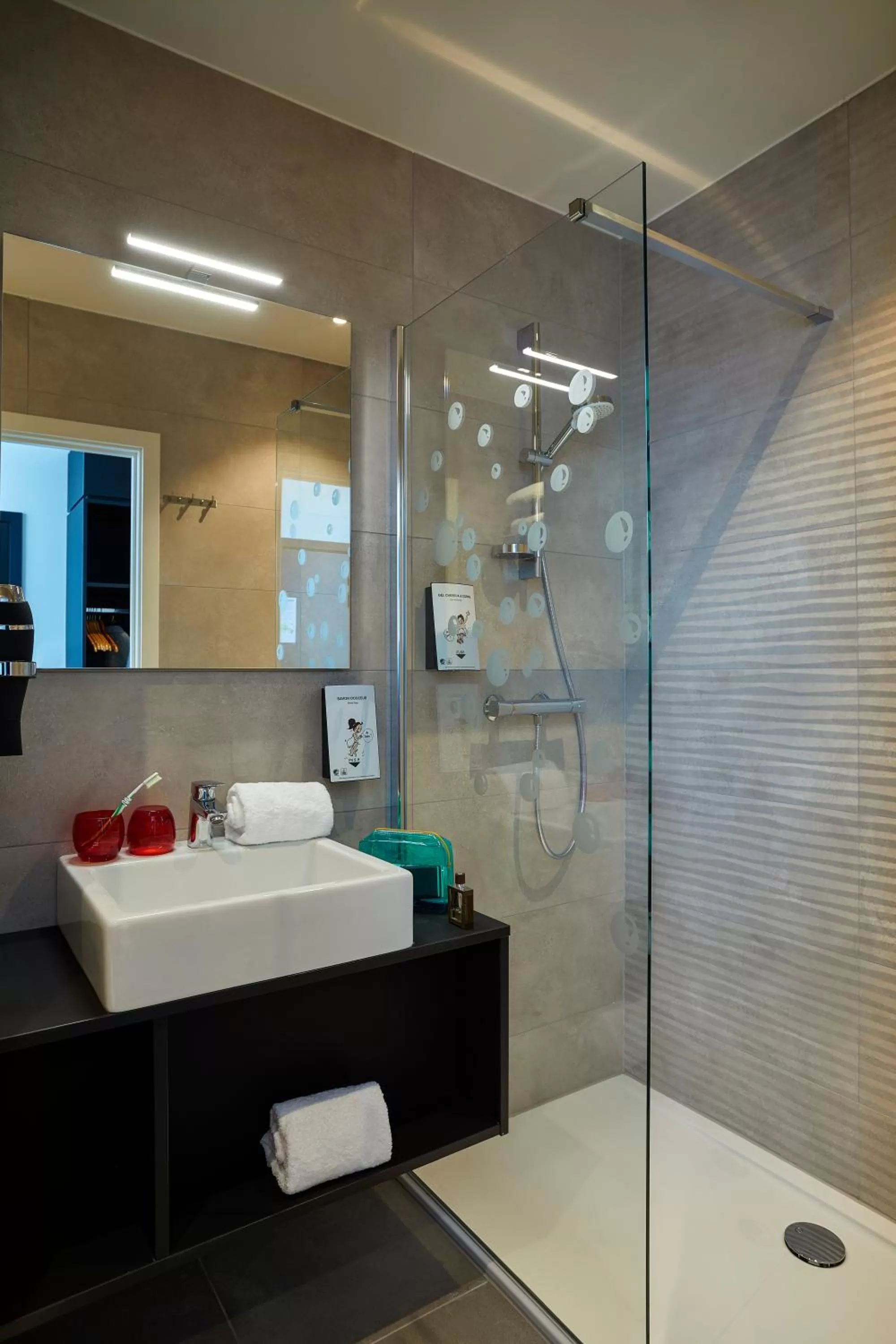 Shower in ibis Styles Liege Guillemins