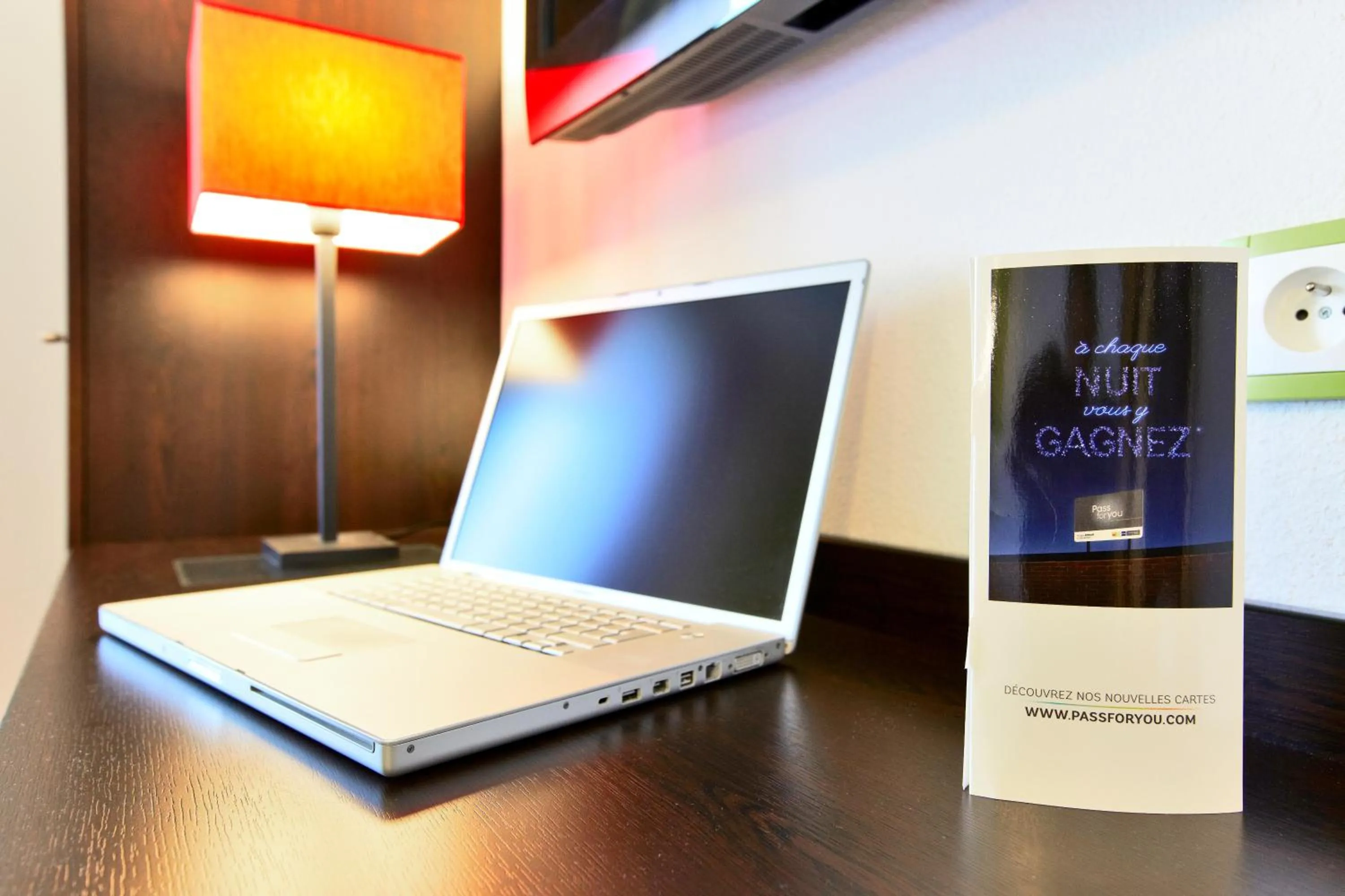 TV and multimedia in Enzo Hotels Thionville by Kyriad Direct