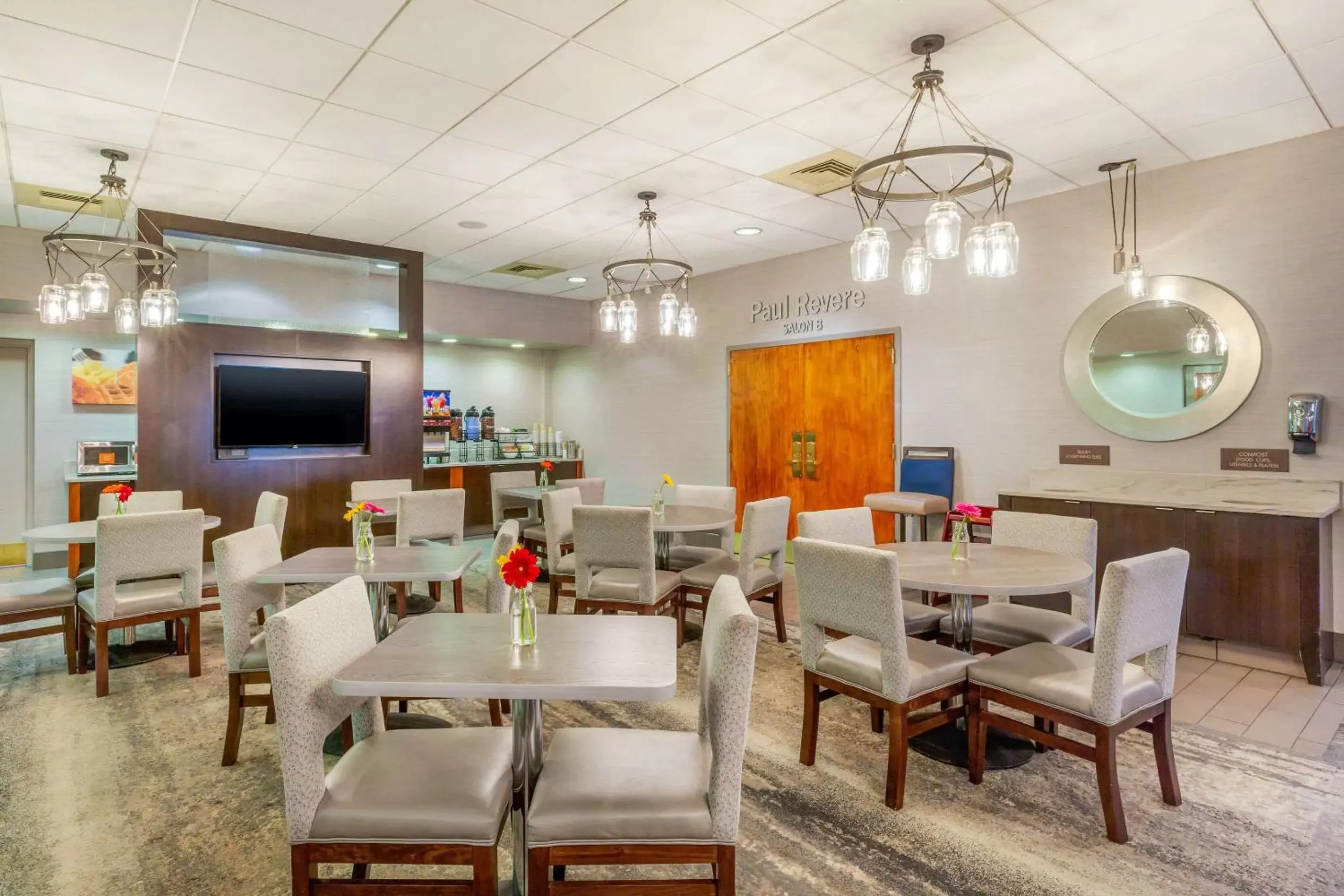 Restaurant/Places to Eat in Comfort Inn & Suites Logan International Airport