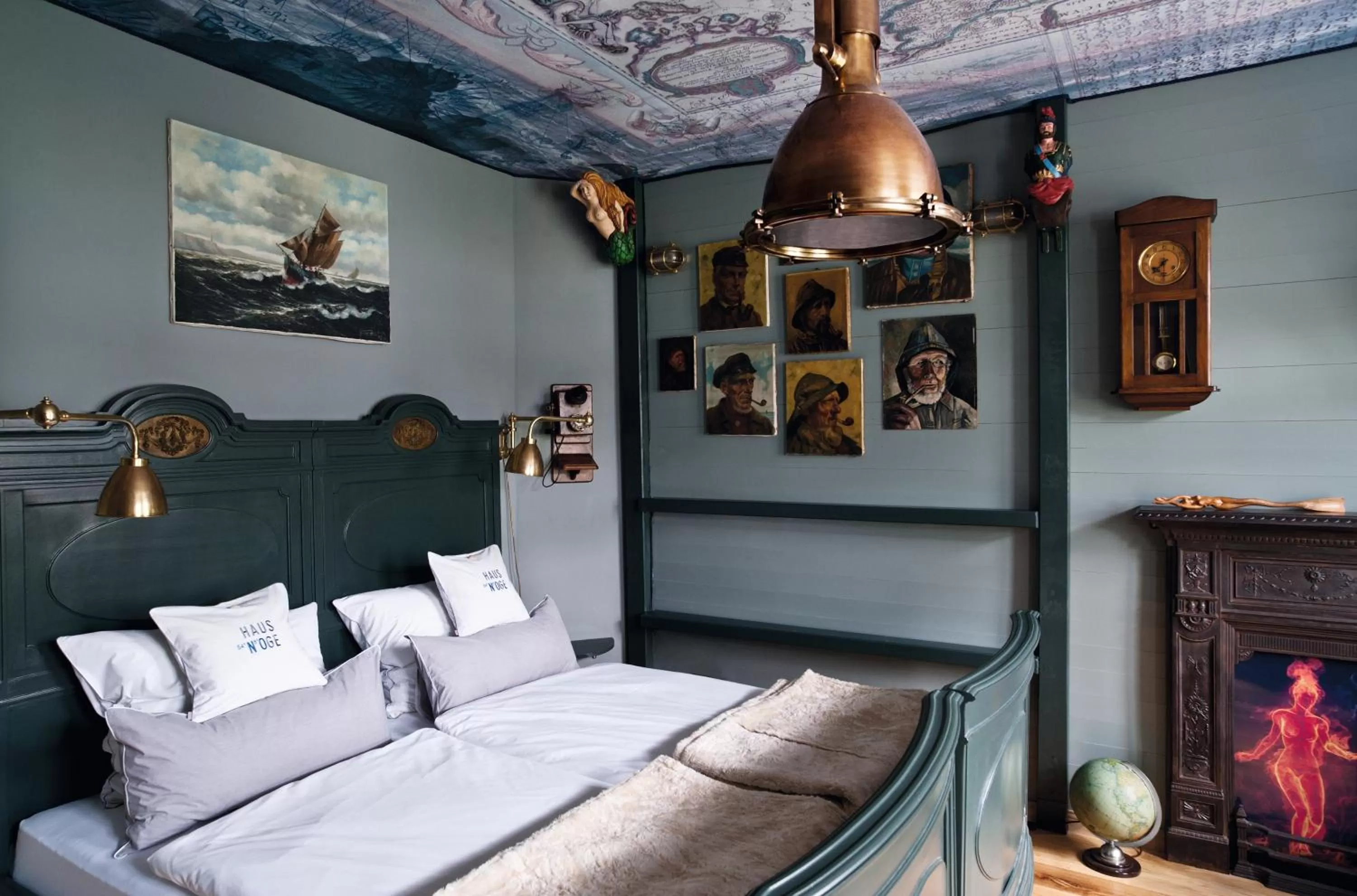 Photo of the whole room, Bed in Boutique Hotel Haus Noge Sylt - Kapitaenshaus strandnah