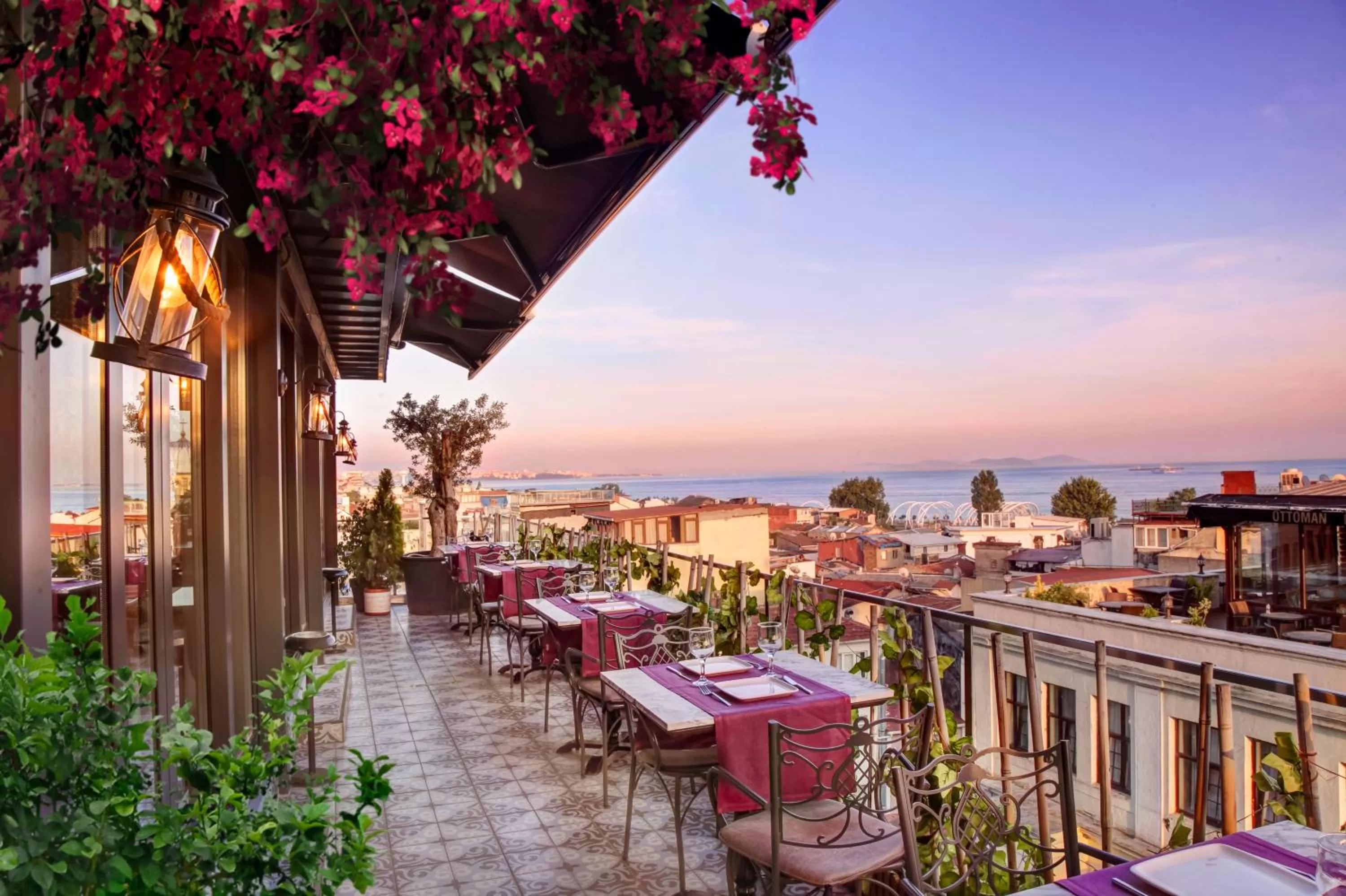 Restaurant/places to eat in Skalion Hotel