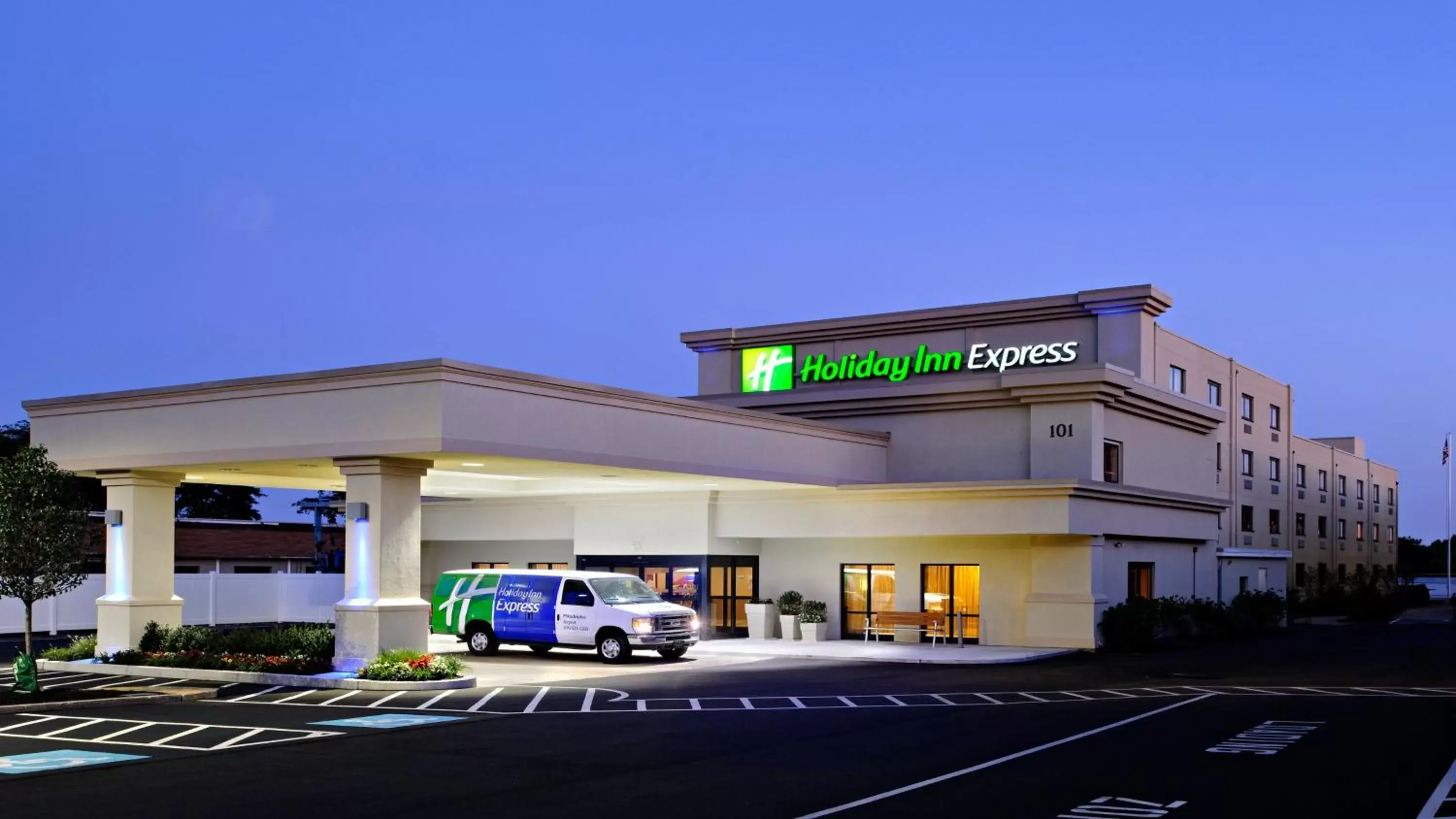 Property Building in Holiday Inn Express Philadelphia Airport, an IHG Hotel