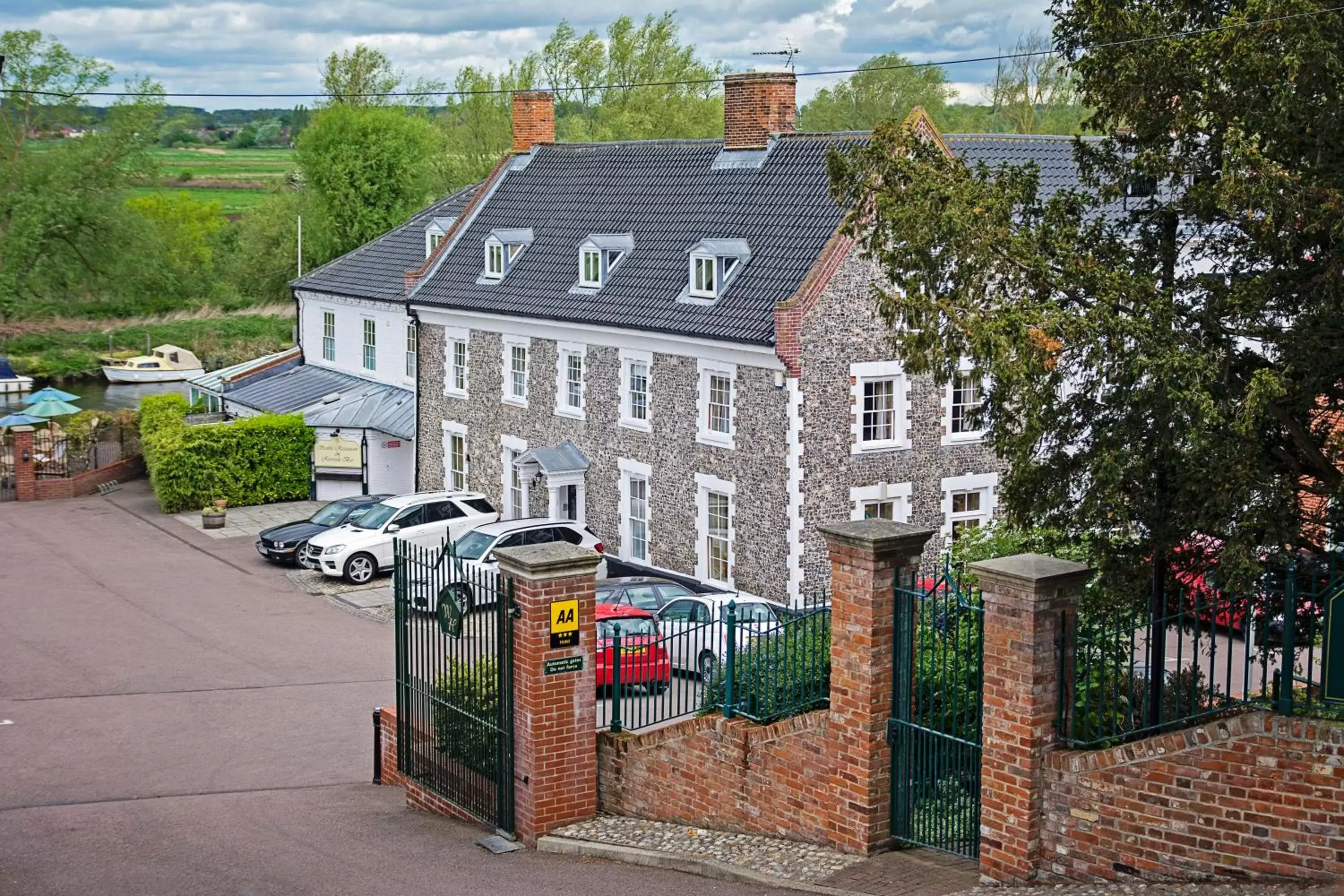 Property building, Bird's-eye View in Waveney House Hotel