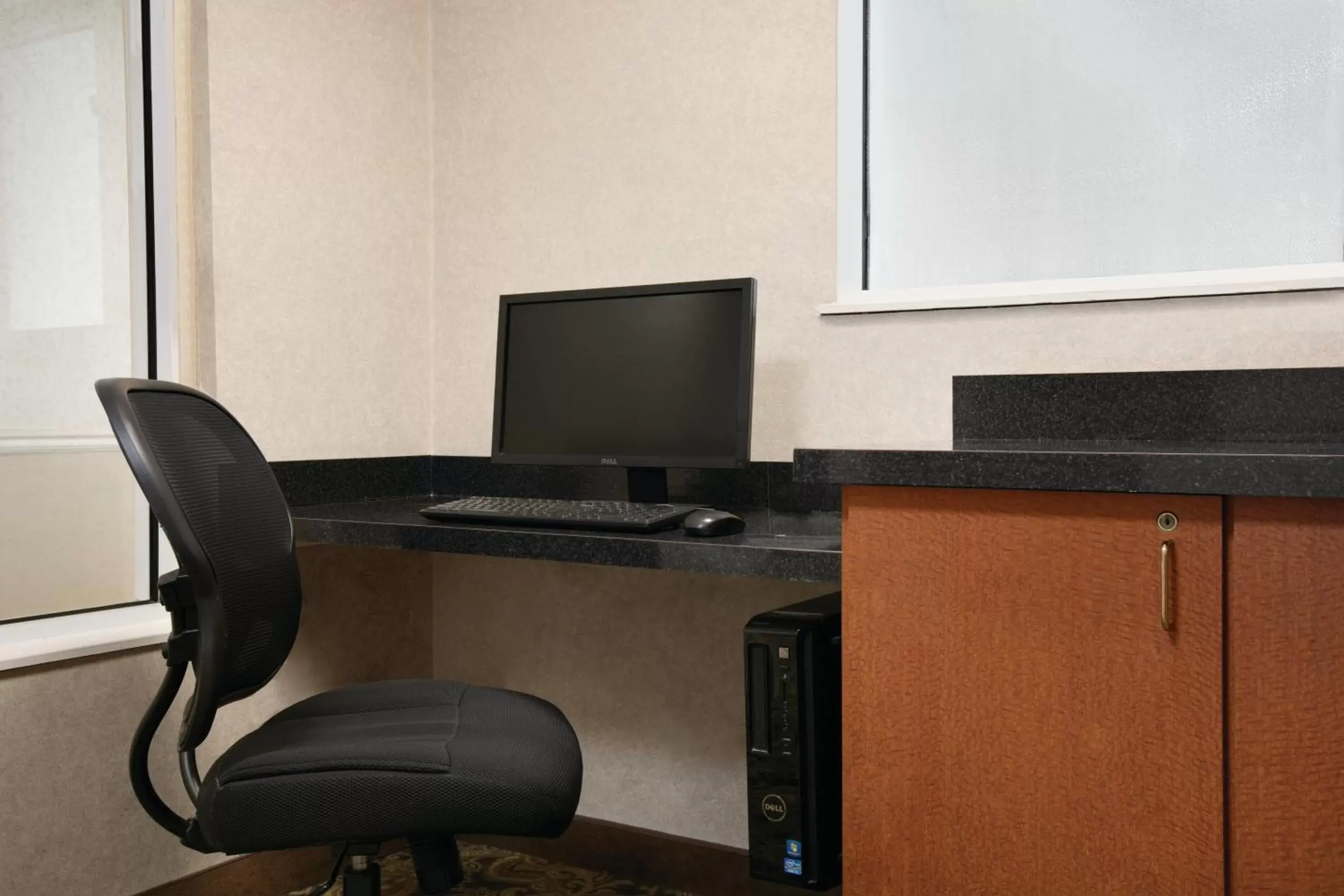 Business facilities, TV/Entertainment Center in Country Inn & Suites by Radisson, Atlanta Airport North, GA