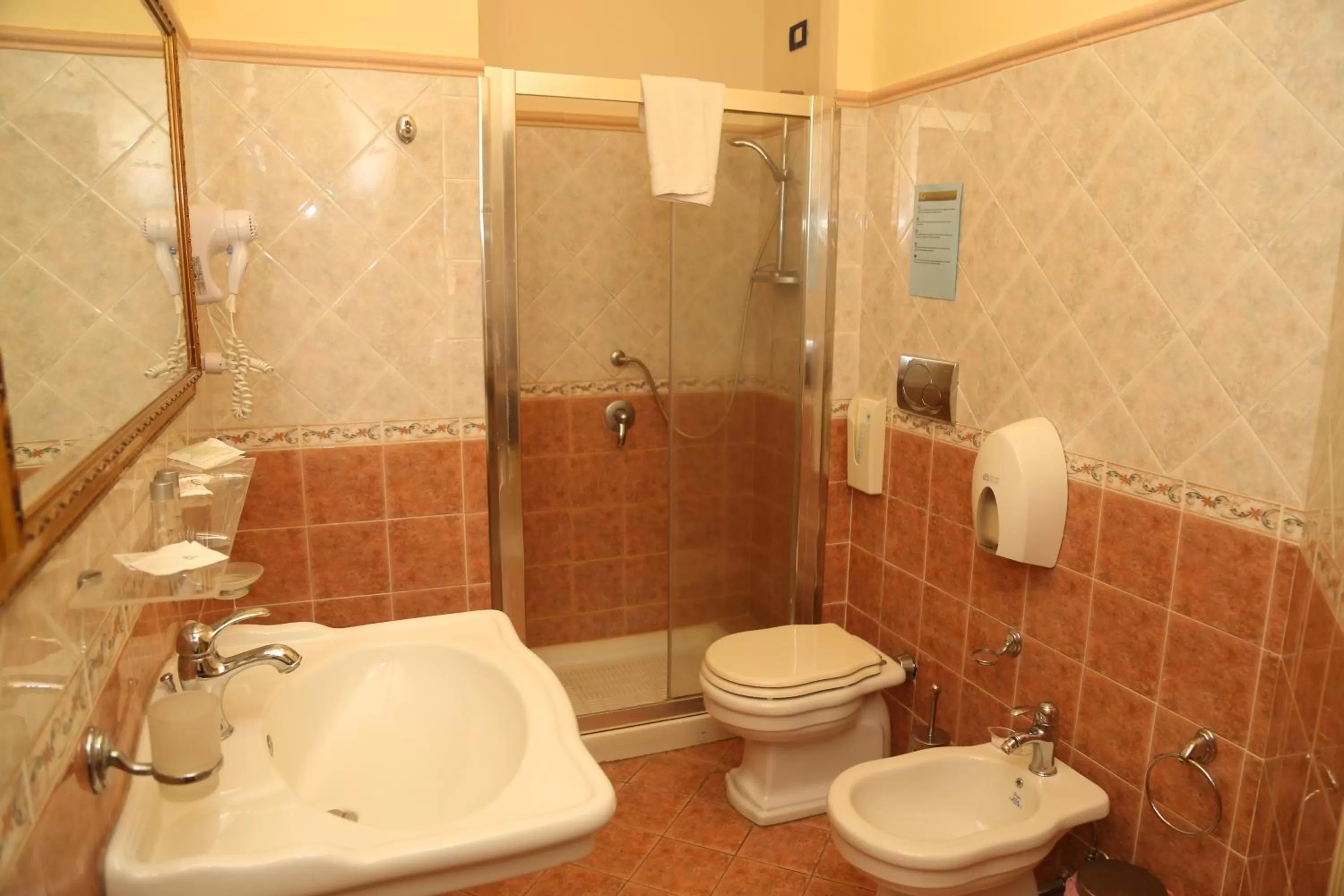 Bathroom in Hotel Sangiuliano 132 centro storico Catania