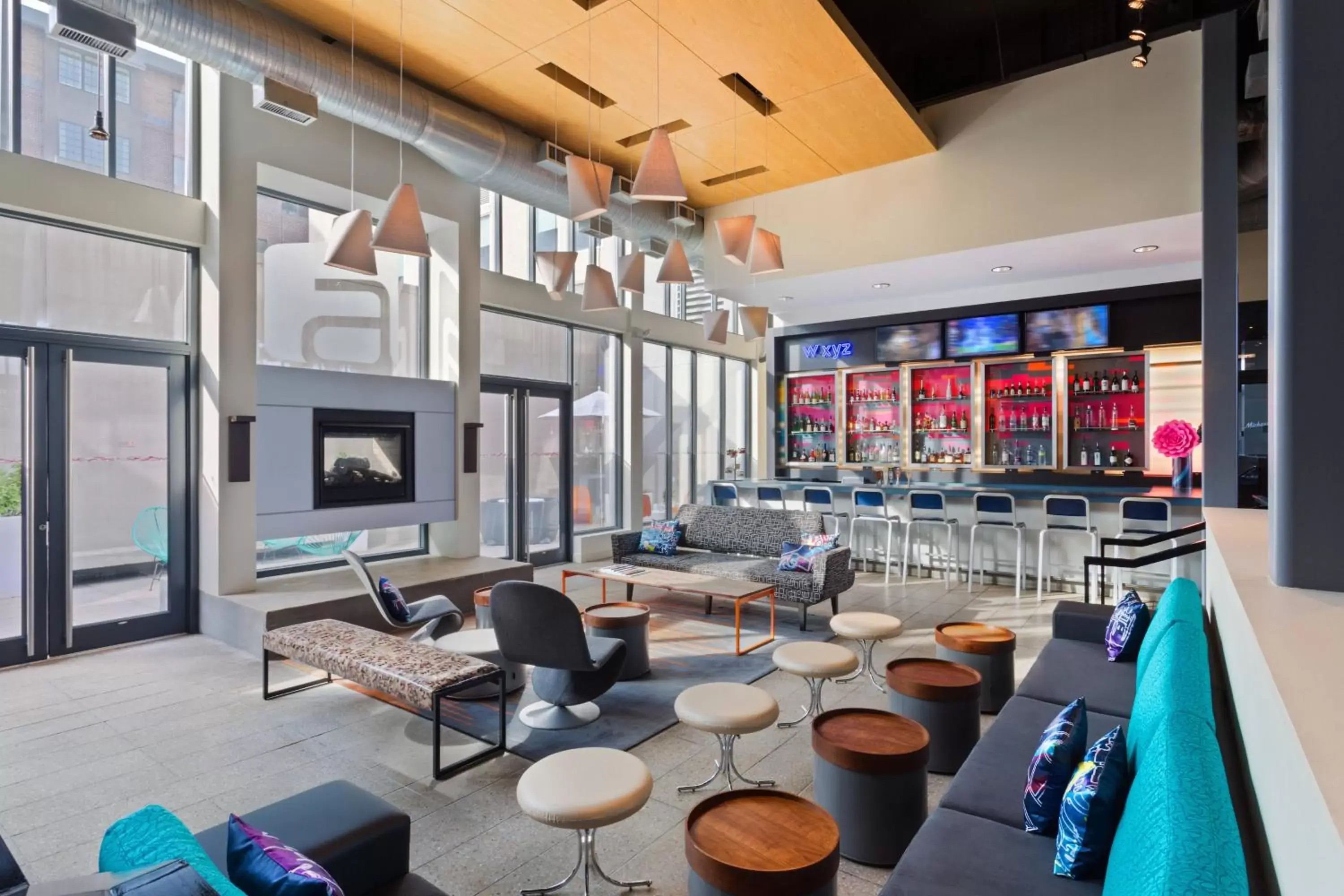 Lounge or bar, Restaurant/Places to Eat in Aloft Birmingham Soho Square