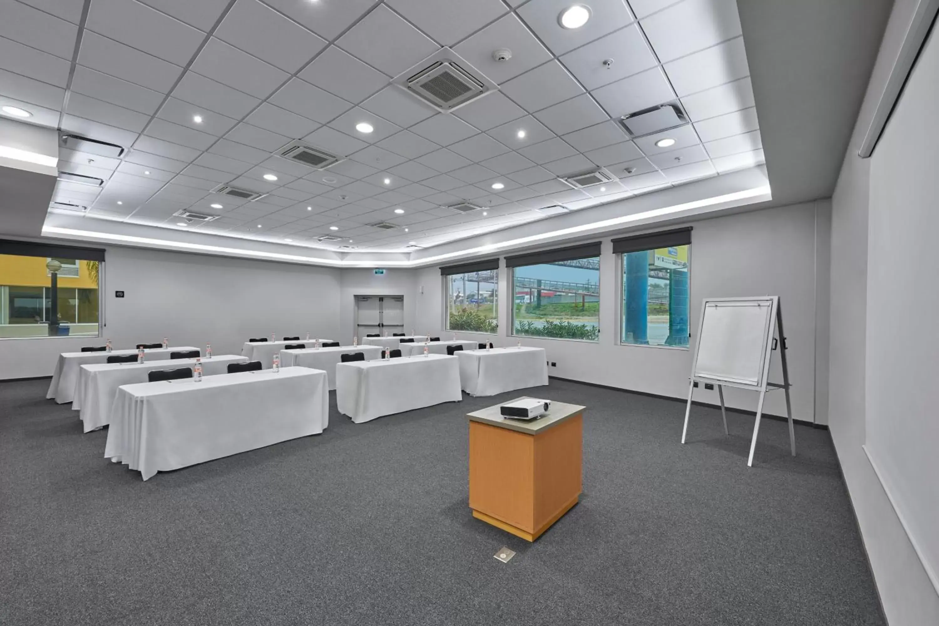Meeting/conference room in City Express by Marriott Monterrey Santa Catarina