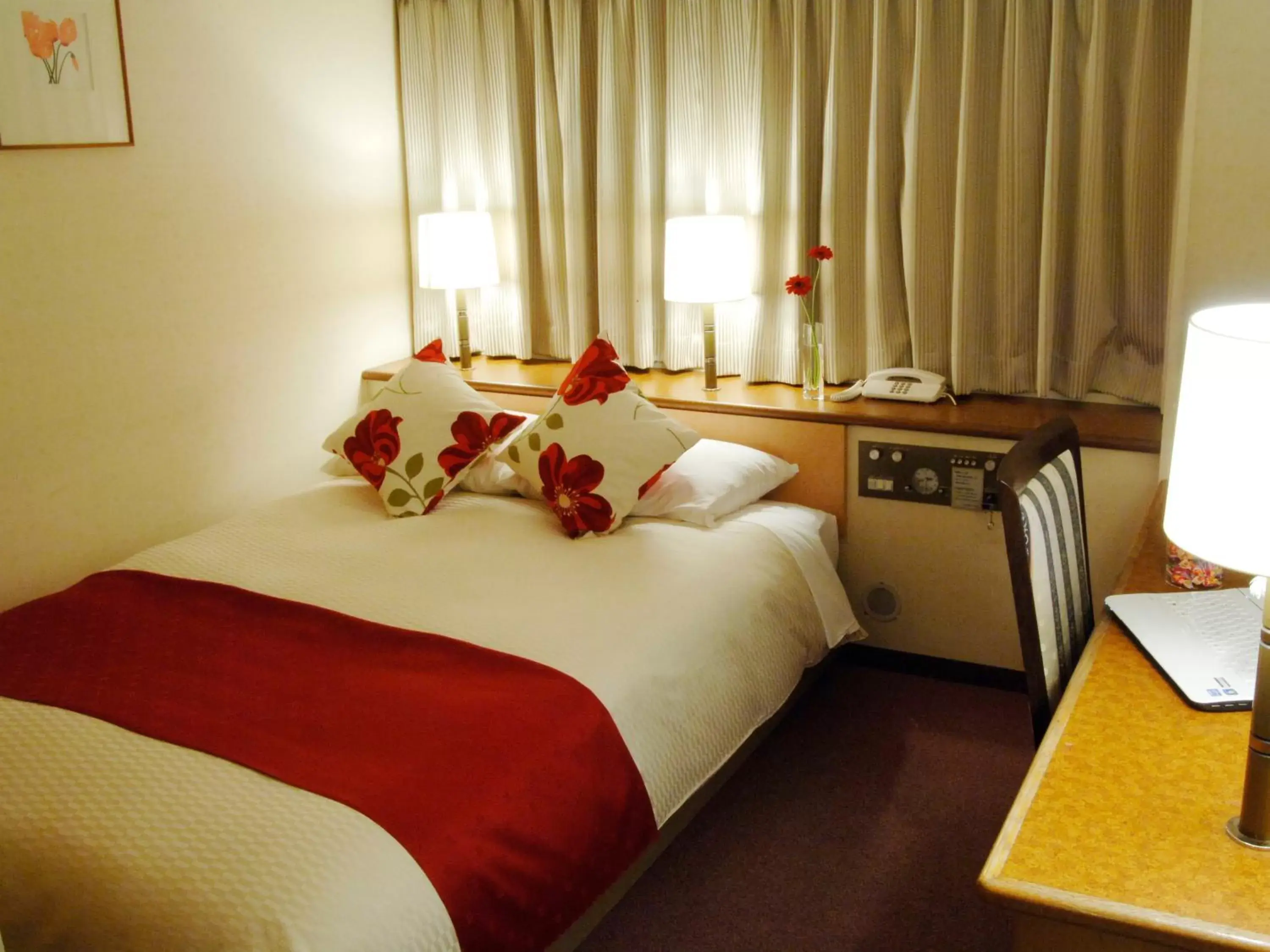 Photo of the whole room, Bed in Central Hotel Yokosuka