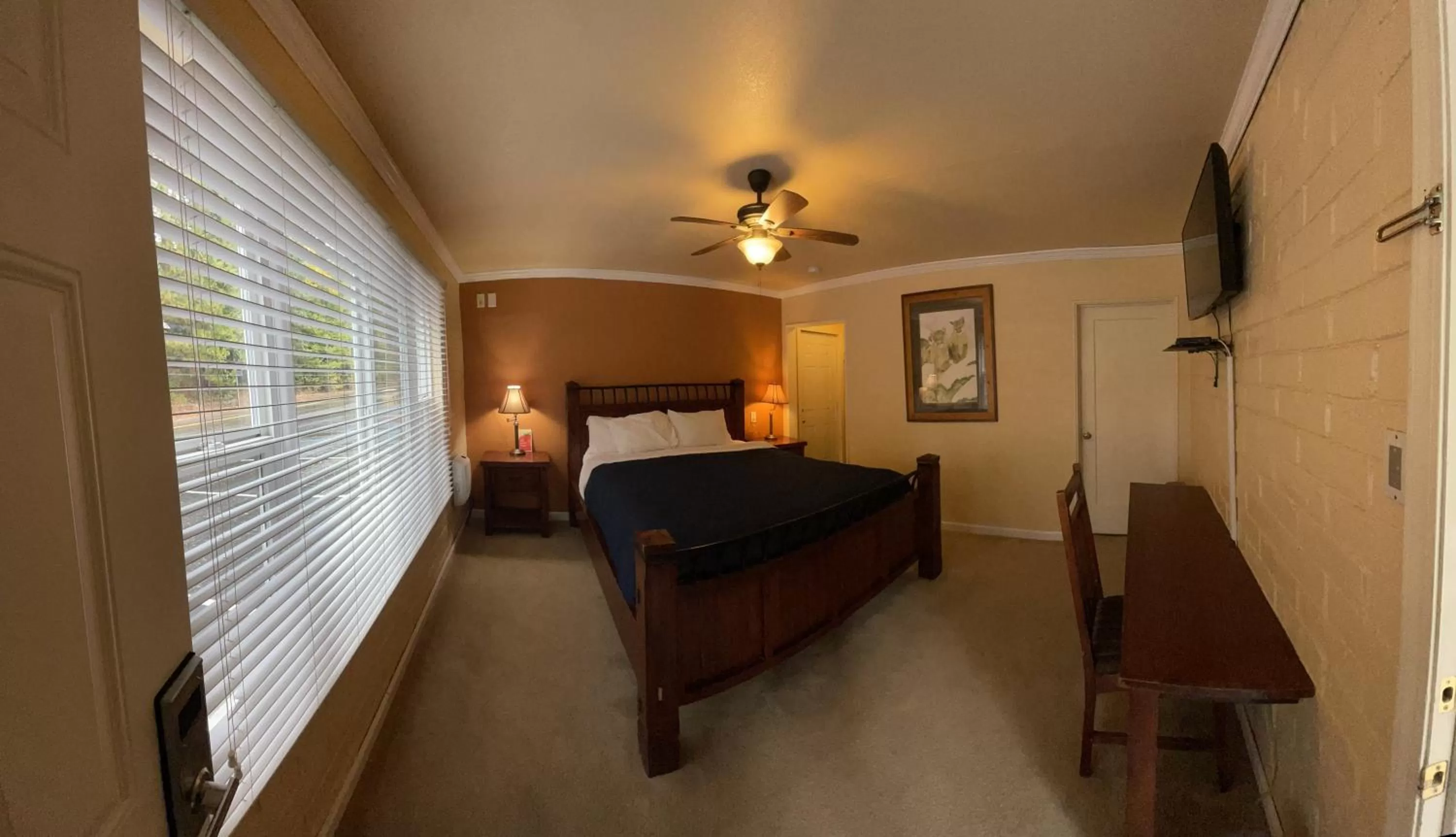 Bed in Sierra Woods Lodge