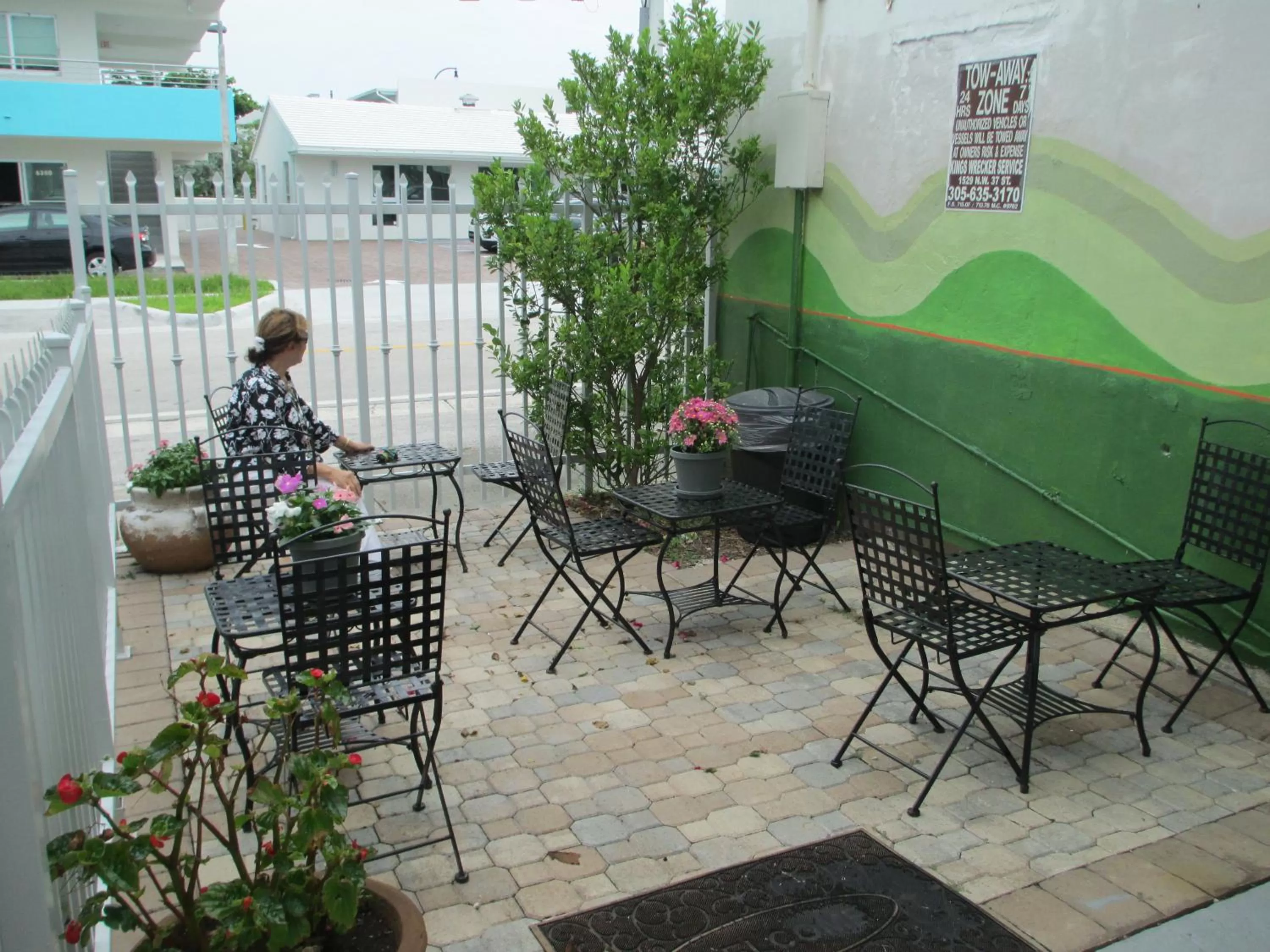 Guests in Shalimar Motel