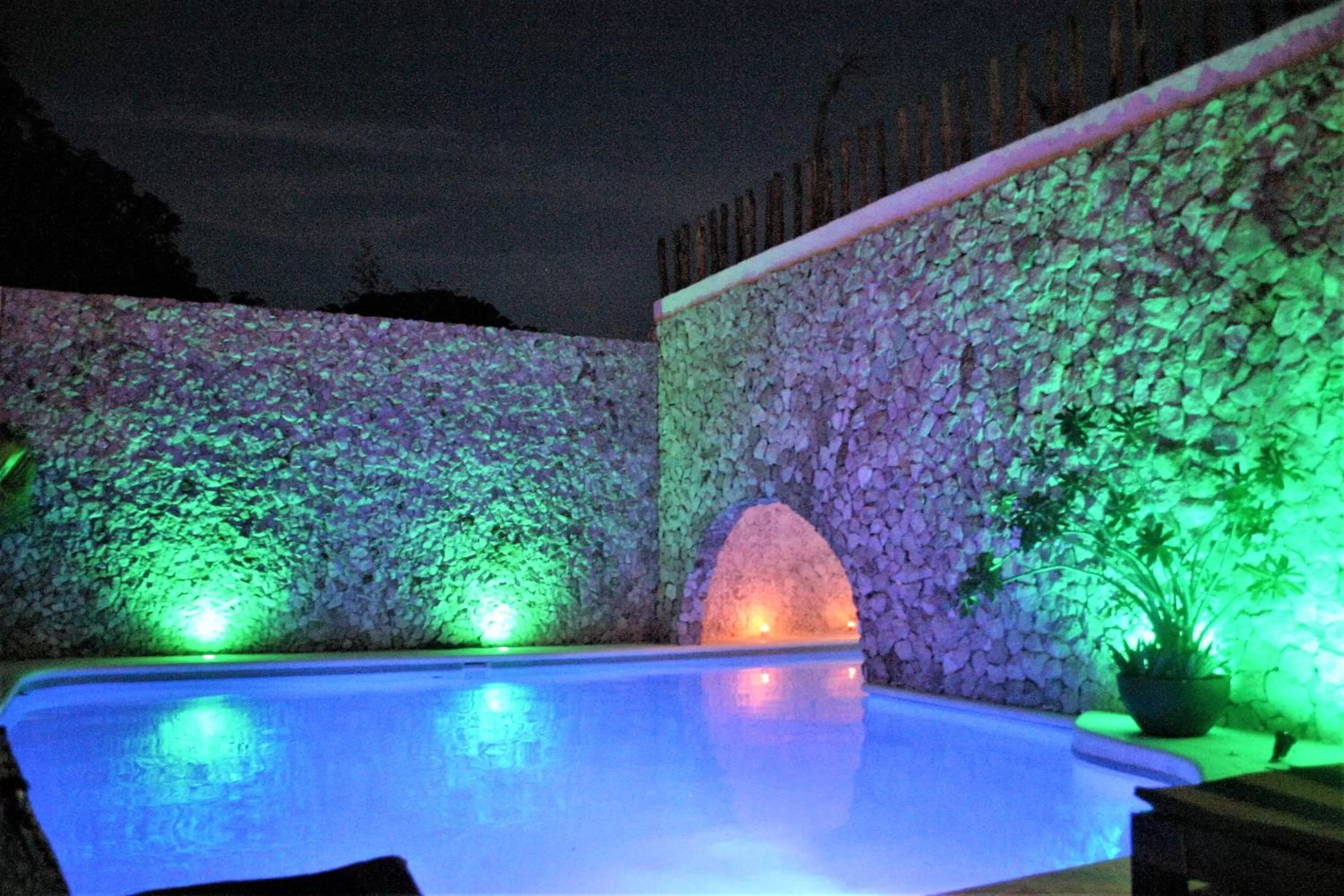 Swimming pool in Mayan Majesty Boutique Hotel