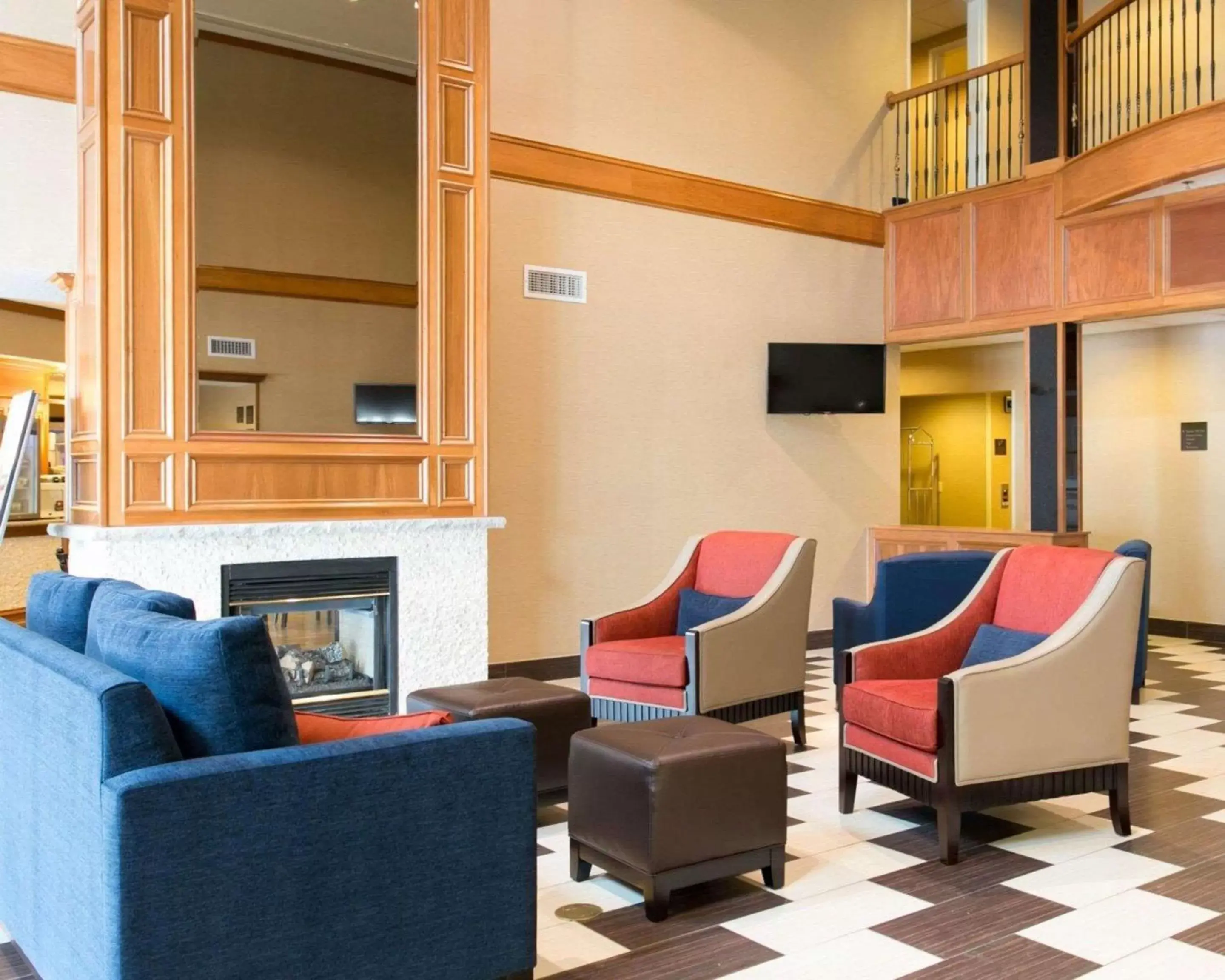 Lobby or reception, Seating Area in Comfort Suites Benton Harbor - St. Joseph